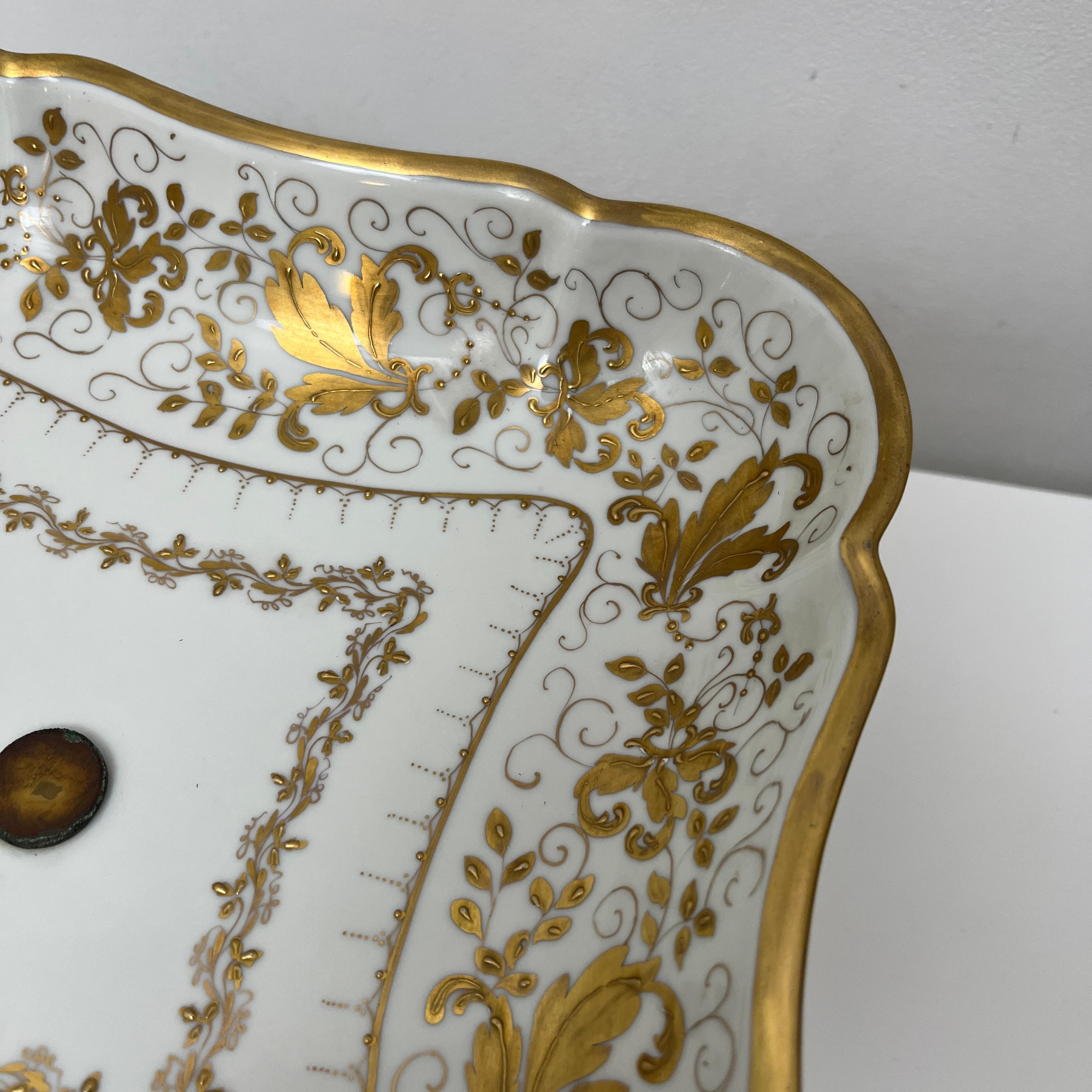 Hand-Painted Coupe sur pied porcelaine blanche décor doré fait main, Le Tallec, Paris, 1963 For Sale