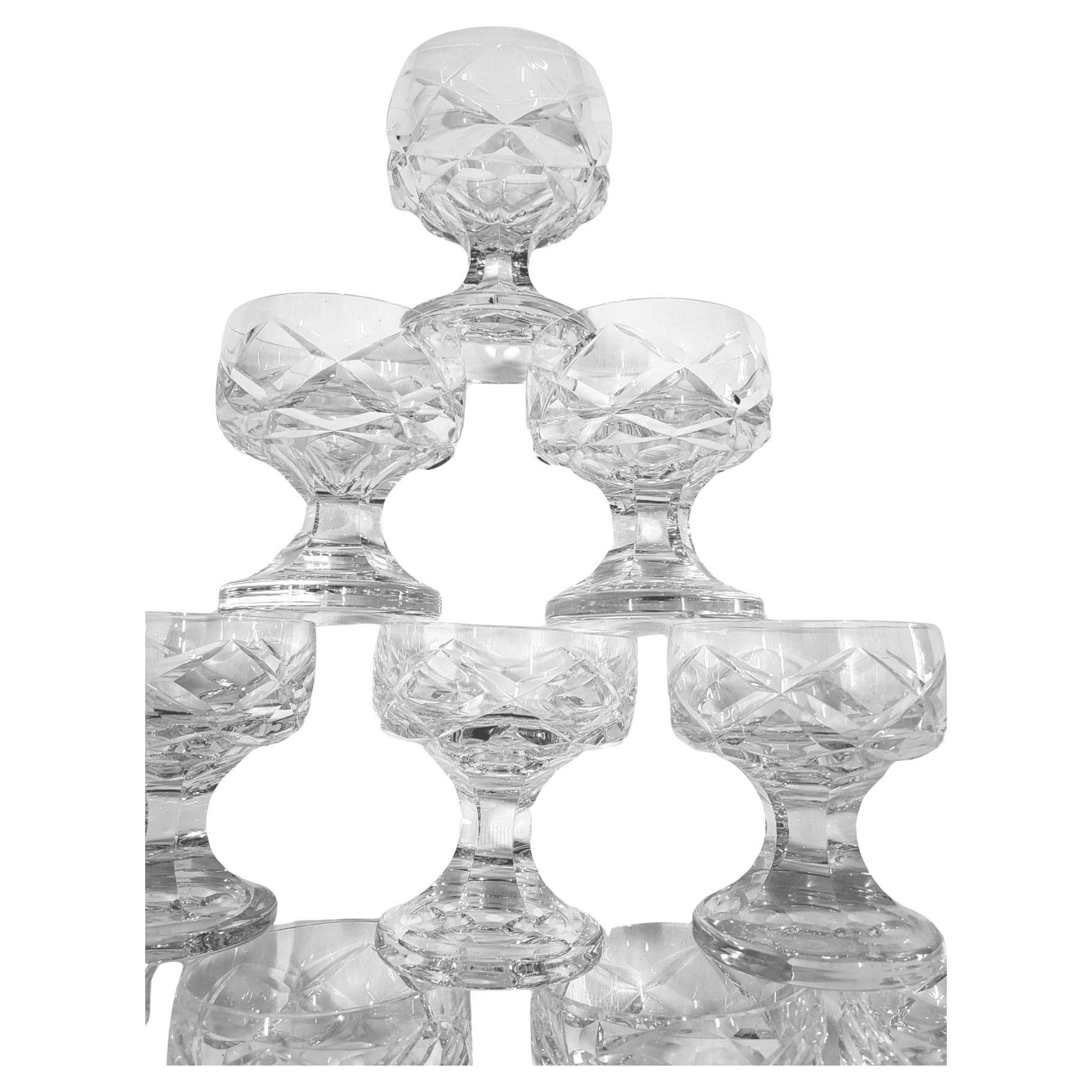 Hand-Carved Coupes en cristal soufflé et taillé style Saint Louis Francais (set of 10) For Sale