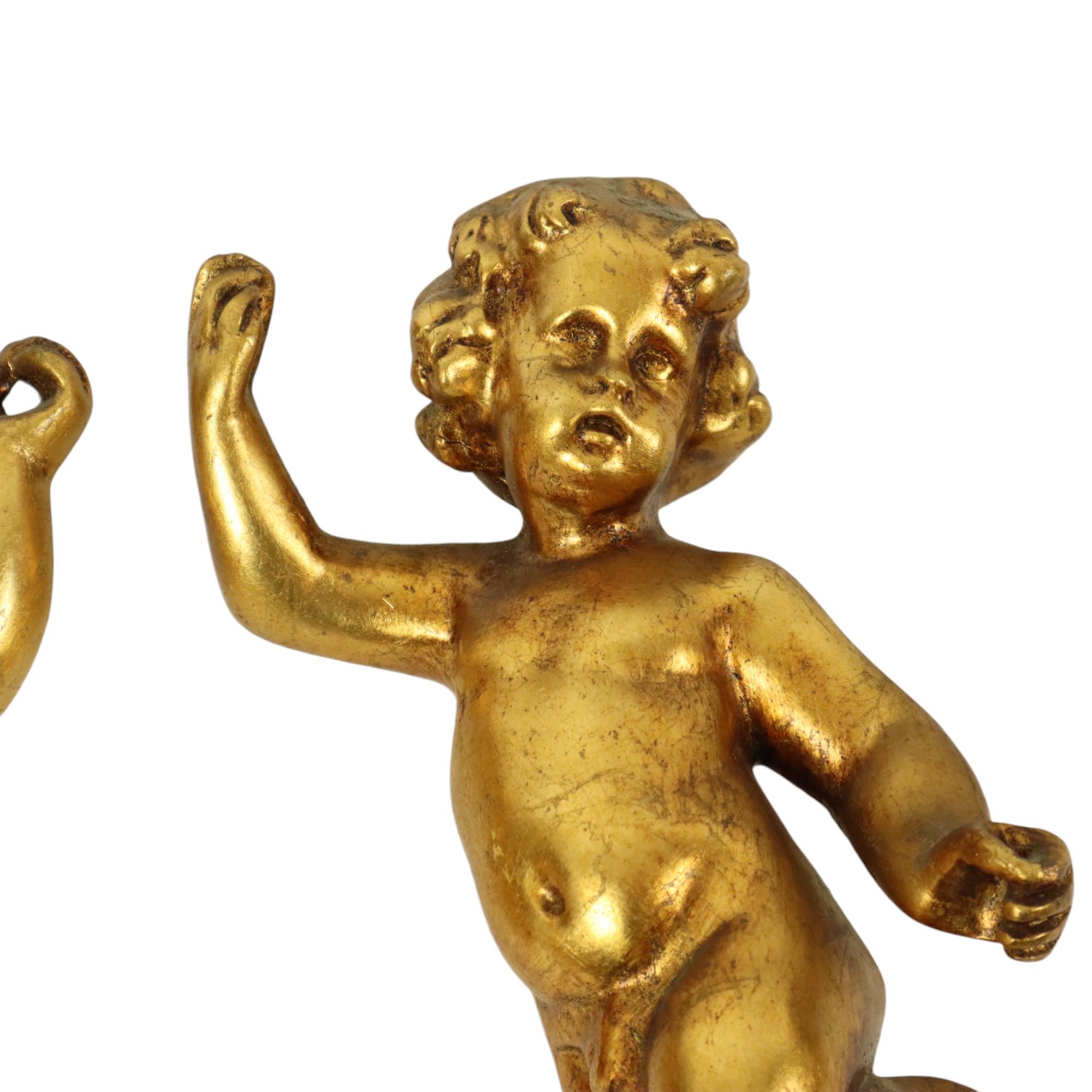 Paar Engel Putti Statuen Blattgold vergoldet Stuck 29cm (Vergoldet) im Angebot