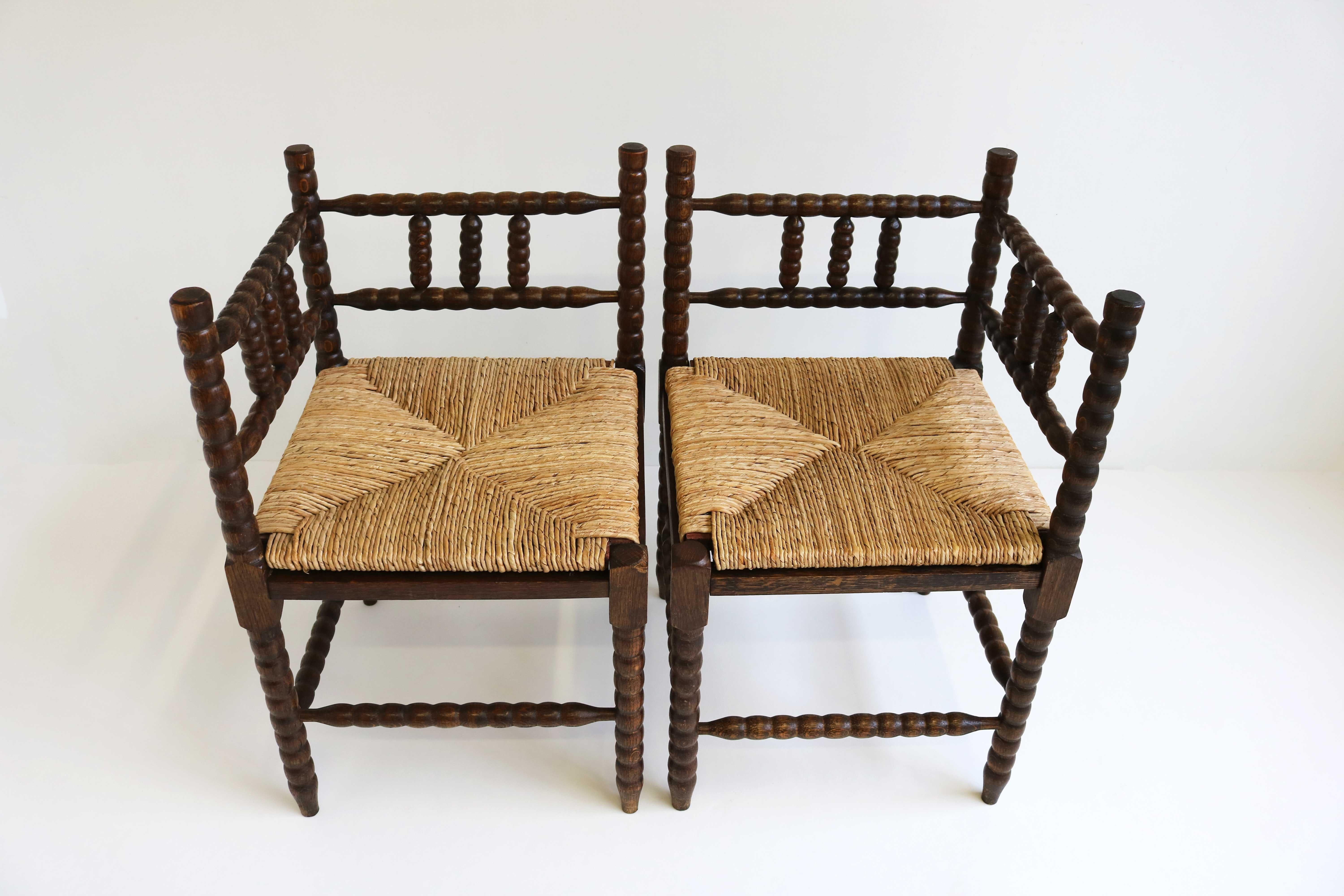 Pair Antique Dutch Rush- Seat  Bobbin Corner Chairs , Turned Wood Side Chairs and Cane 1900s, Country Living, Farmhouse Decor.

Beautiful couple Dutch bobbin corner chairs , from the 1900s. 
This antique 'corner chair' with wicker seat is originally