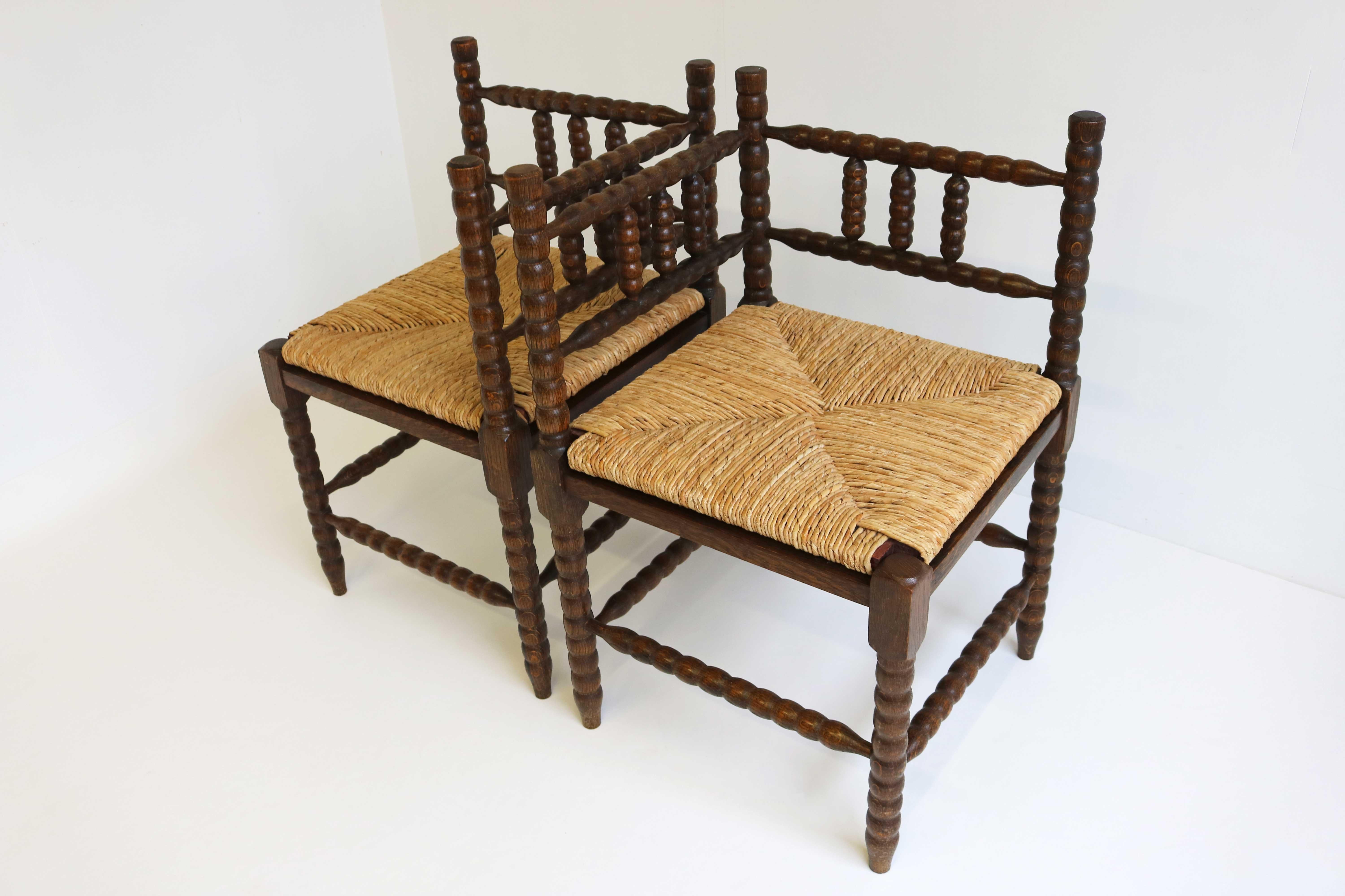 Couple Antique Dutch Ruch-Seat Oak Corner Bobbin Chairs Turned Hand Crafted 1900 In Good Condition In Ijzendijke, NL