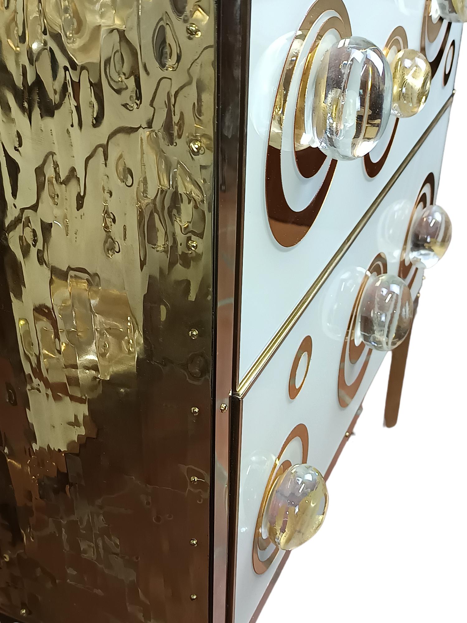 Maravilloso Estudio de Murano blanco y dorado de mediados de siglo justfurnituress Disponible Biselado en venta