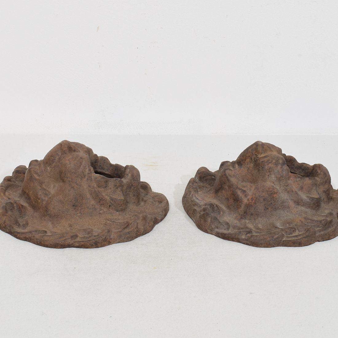 Couple de têtes de fontaine Lion en fonte française du 19e siècle en vente 11