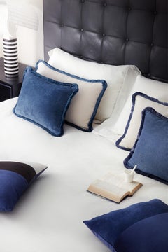 Cuscino Coppia Felice Velluto blu e bianco con frange