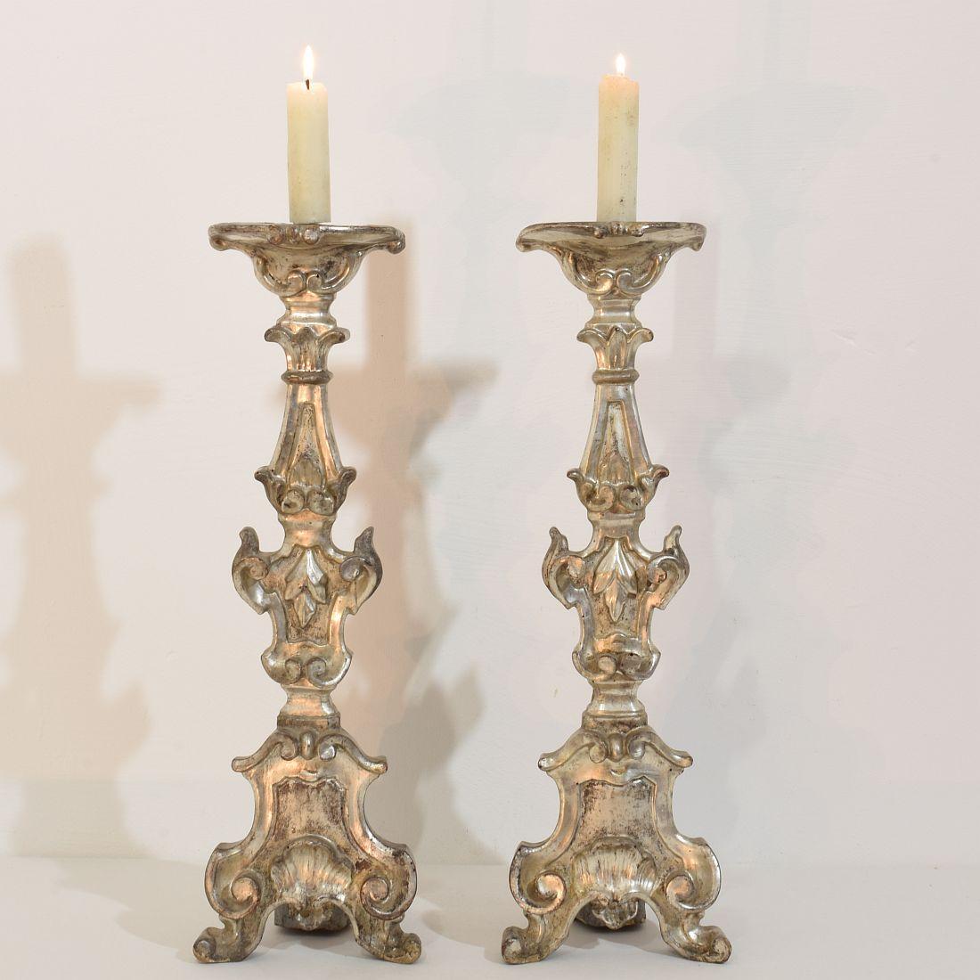 Great pair of carved wooden candleholders with their beautiful silver leaf gilding.
Italy, circa 1750-1800.
Weathered and small losses and old repairs.
More photo's available on request.
Measurements are individual.