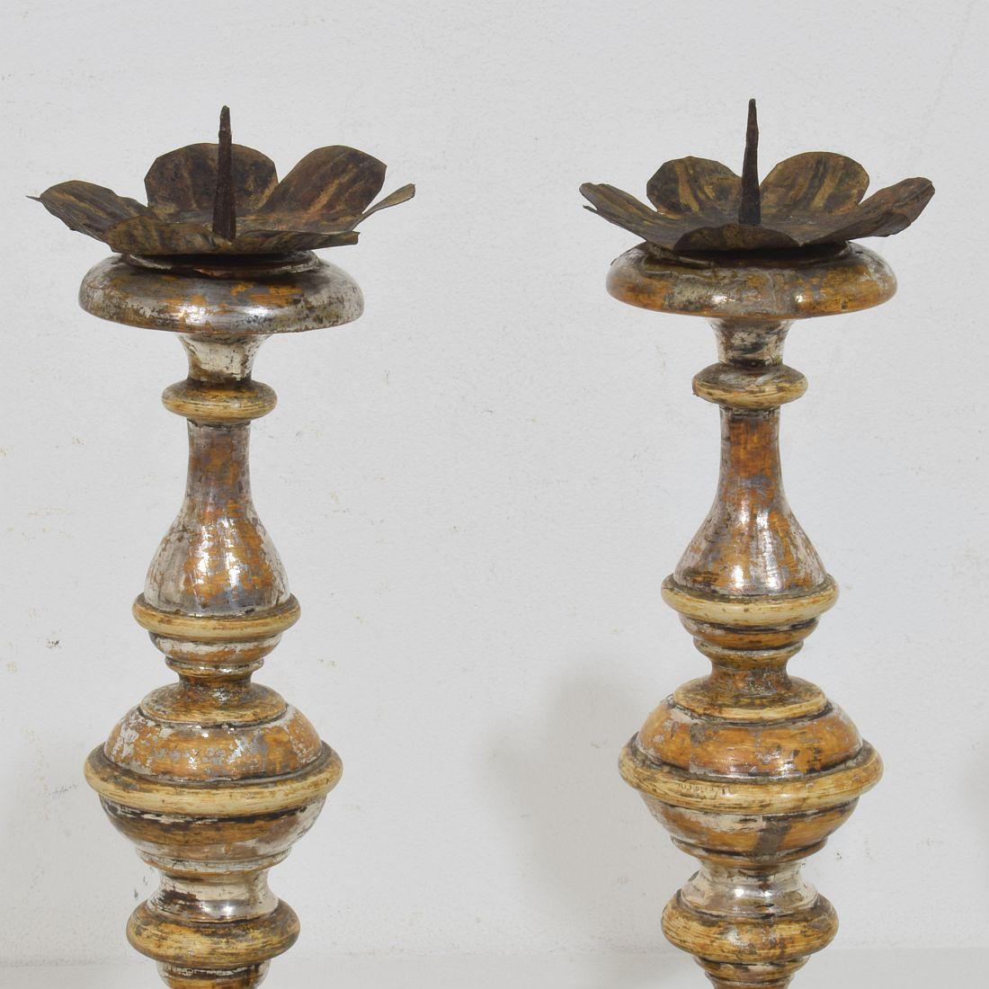 Couple of 18th Century Italian Neoclassical Silvered Wooden Candlesticks in vendita 3