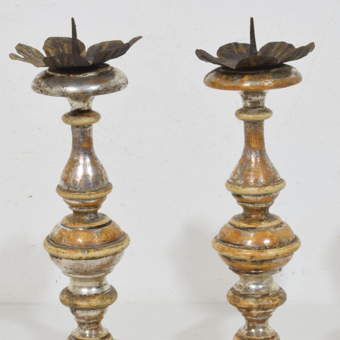 Couple of 18th Century Italian Neoclassical Silvered Wooden Candlesticks in vendita 4
