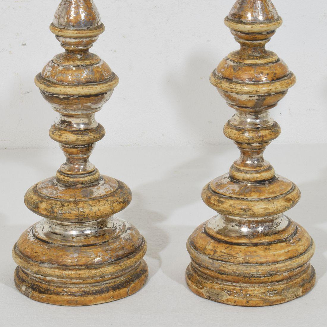 Couple of 18th Century Italian Neoclassical Silvered Wooden Candlesticks in vendita 7