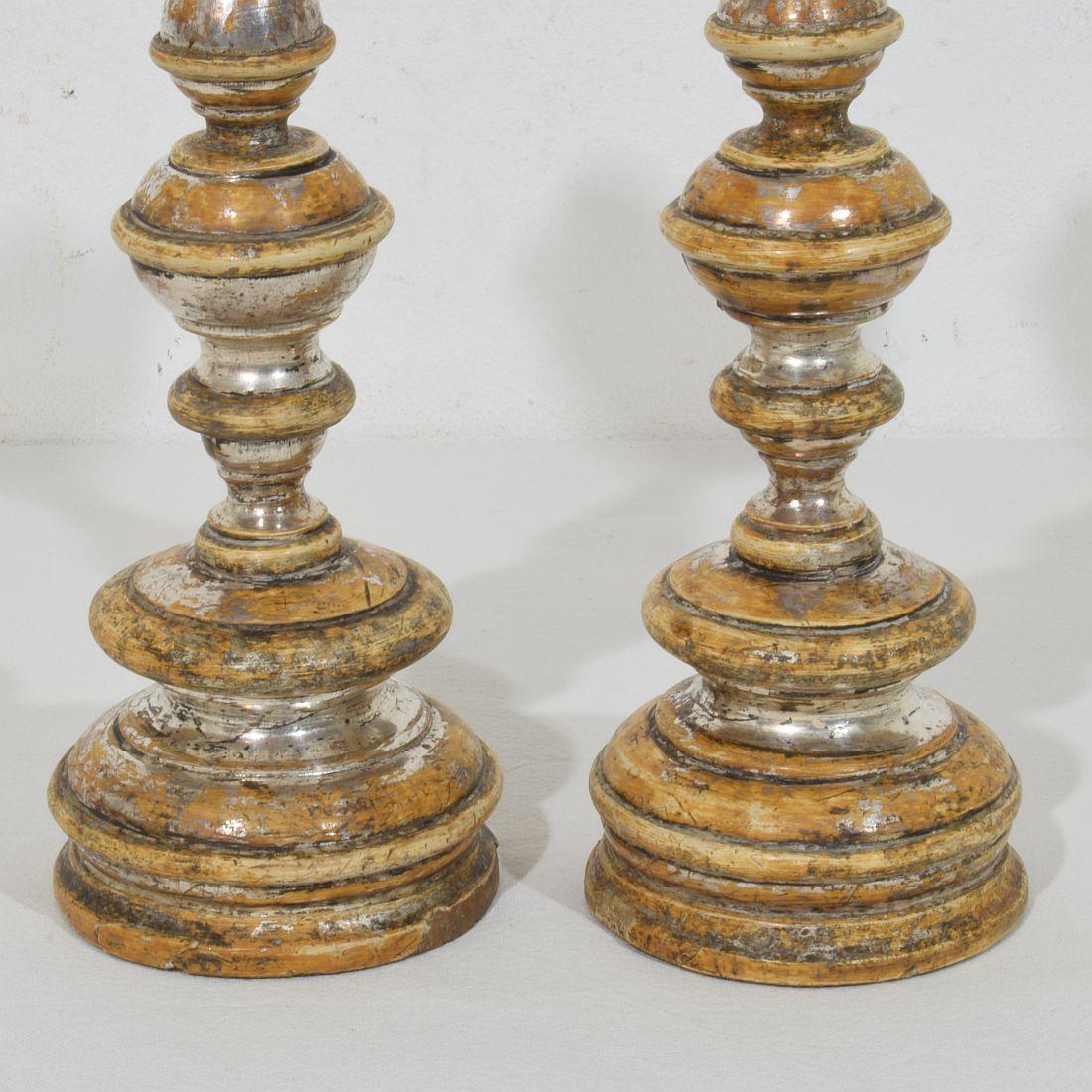 Couple of 18th Century Italian Neoclassical Silvered Wooden Candlesticks in vendita 8