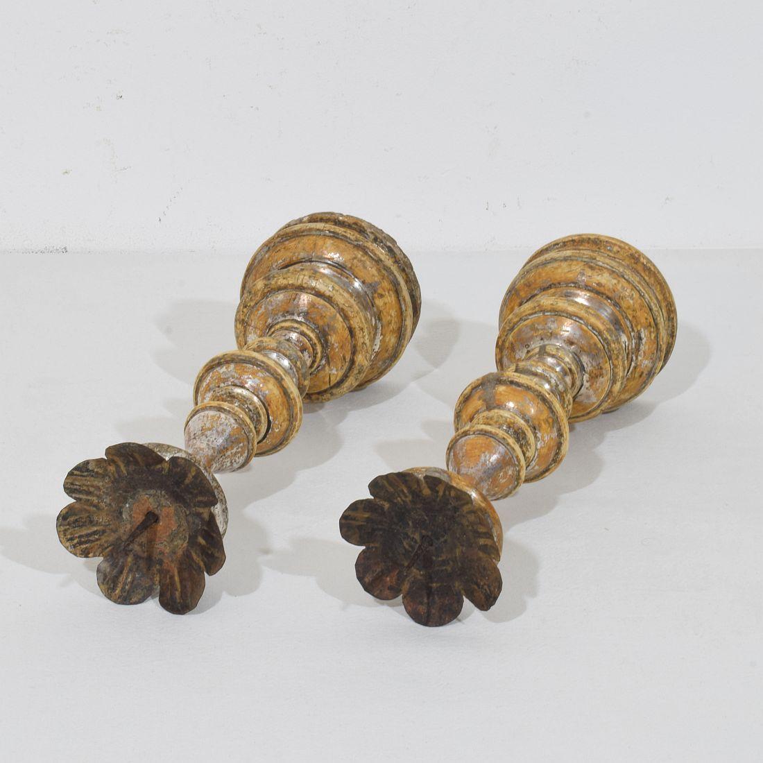 Couple of 18th Century Italian Neoclassical Silvered Wooden Candlesticks in vendita 9
