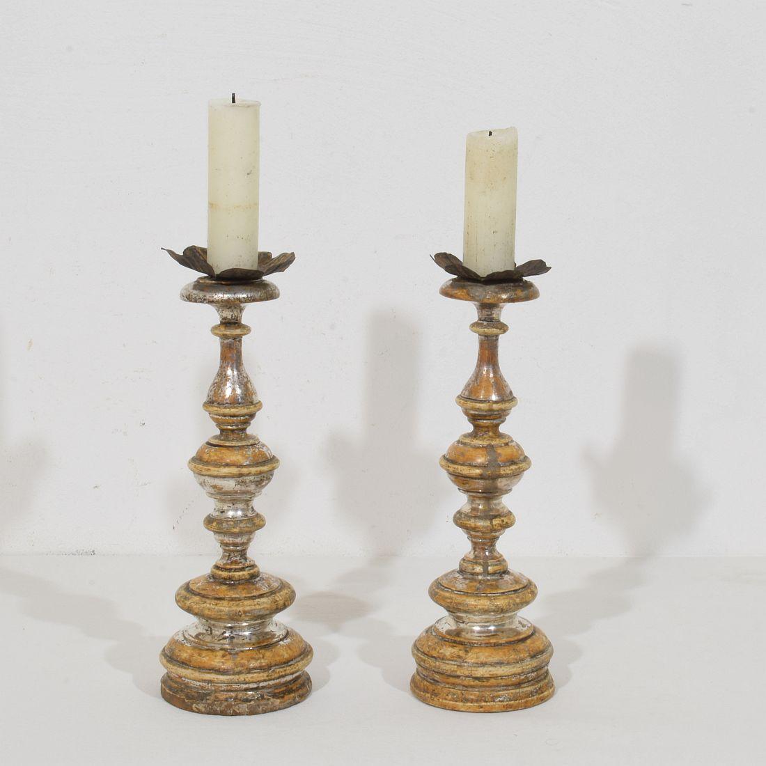 Italiano Couple of 18th Century Italian Neoclassical Silvered Wooden Candlesticks in vendita