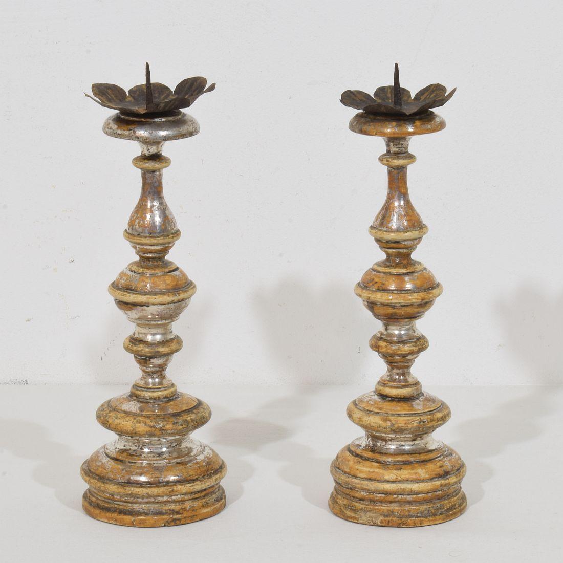 Fino al XVIII secolo Couple of 18th Century Italian Neoclassical Silvered Wooden Candlesticks in vendita