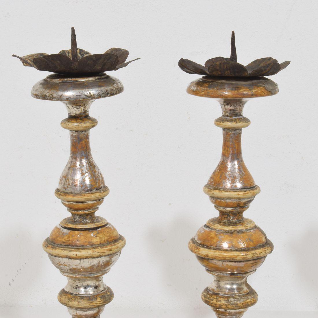 Couple of 18th Century Italian Neoclassical Silvered Wooden Candlesticks in vendita 1
