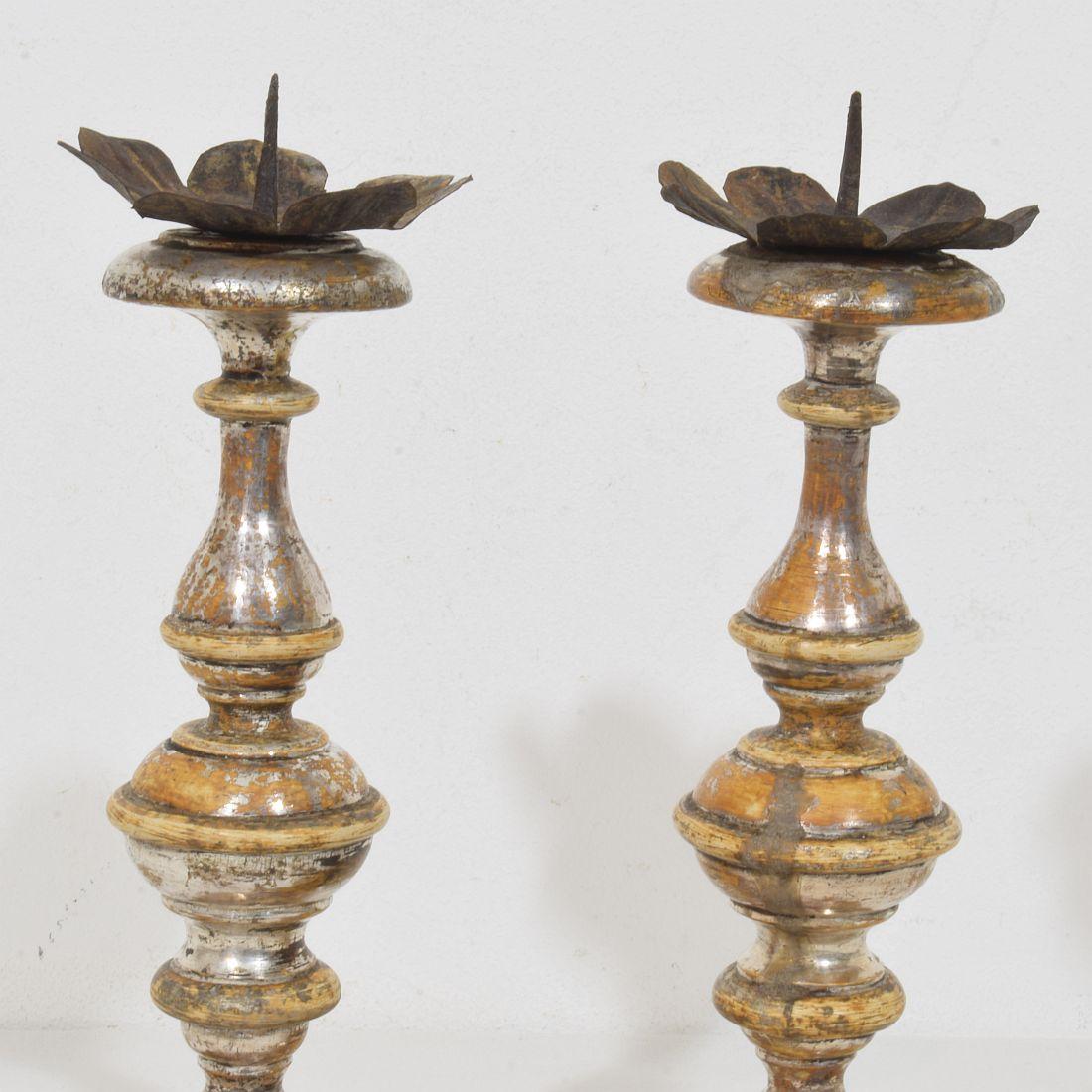 Couple of 18th Century Italian Neoclassical Silvered Wooden Candlesticks in vendita 2