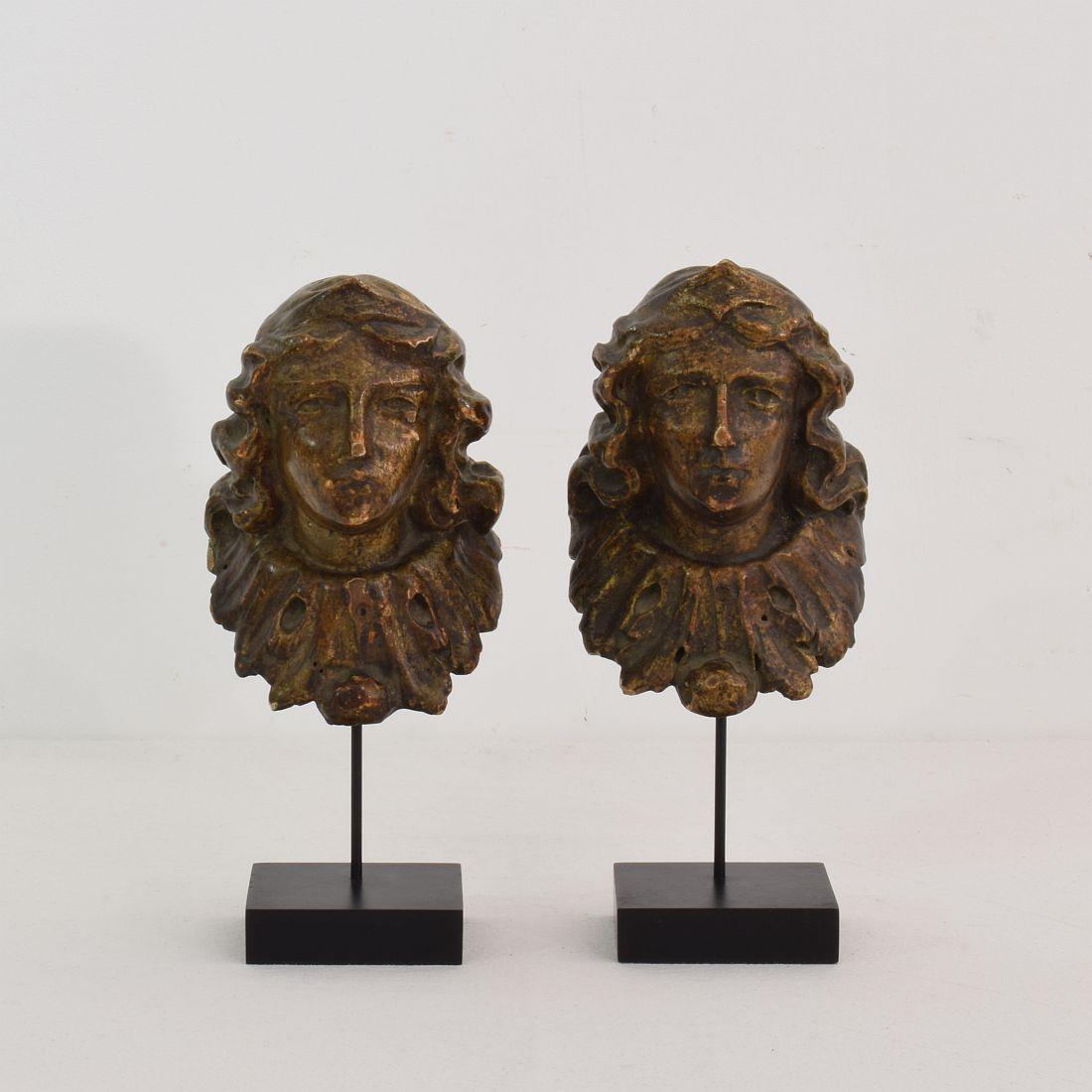 Beautiful pair of Baroque style wood-carved wooden busts. Placed on wooden pedestals. 

The size here below is inclusive the pedestals.
  