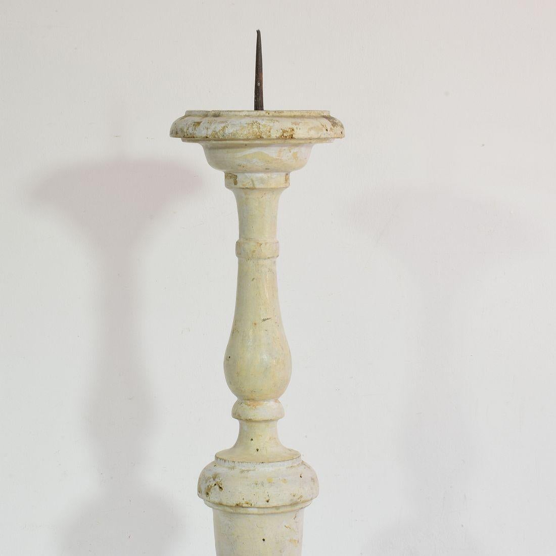 Couple of 19th Century Italian Carved Wooden Candleholders in Neoclassical Style For Sale 5