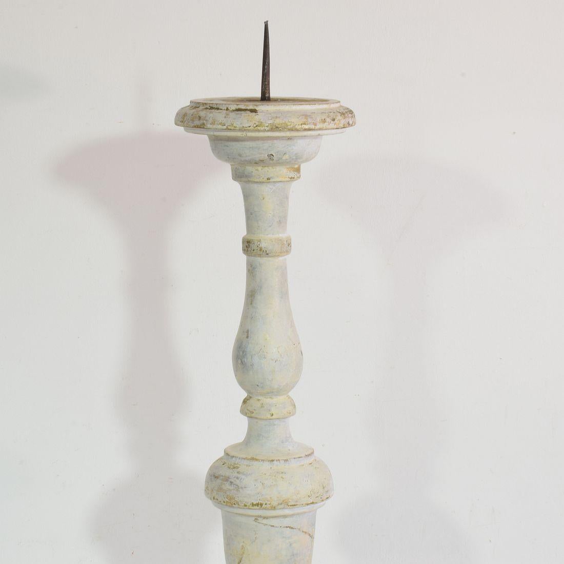 Couple of 19th Century Italian Carved Wooden Candleholders in Neoclassical Style For Sale 8