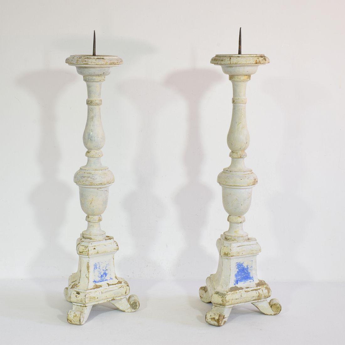Hand-Carved Couple of 19th Century Italian Carved Wooden Candleholders in Neoclassical Style For Sale
