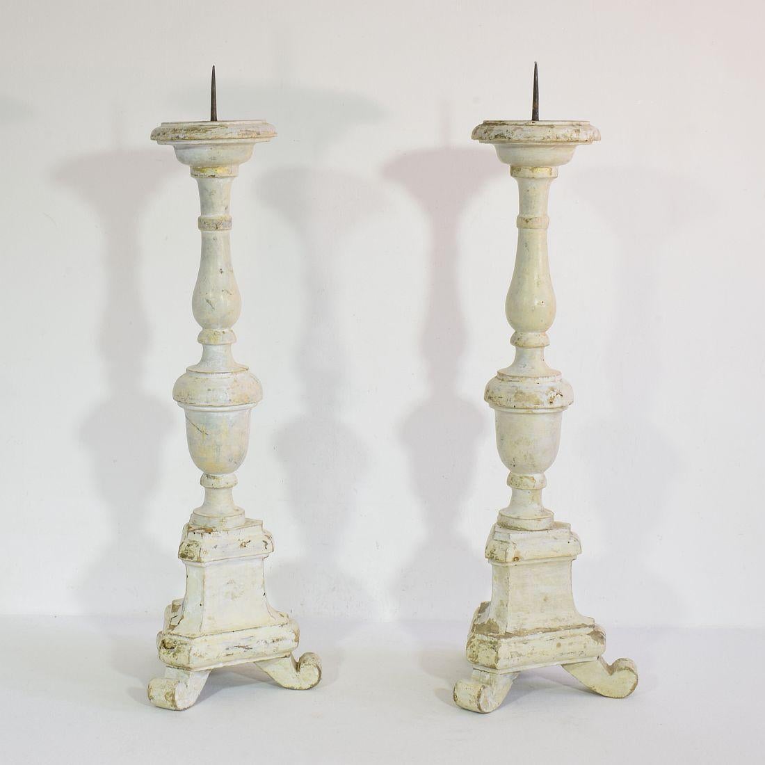 Couple of 19th Century Italian Carved Wooden Candleholders in Neoclassical Style For Sale 2