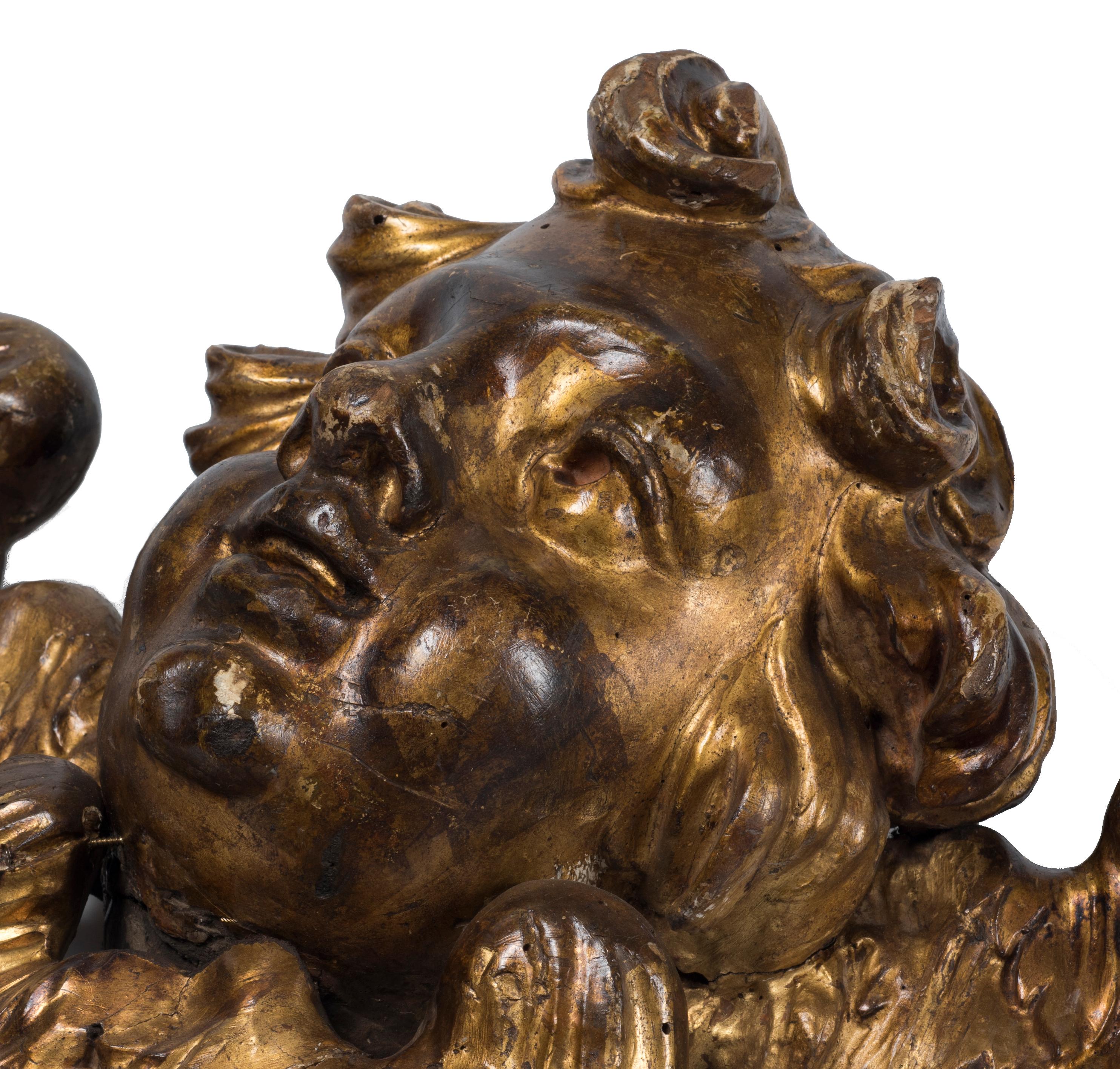 Italian Pair of Ancient Wooden Gilded Angel Heads, 18th Century For Sale