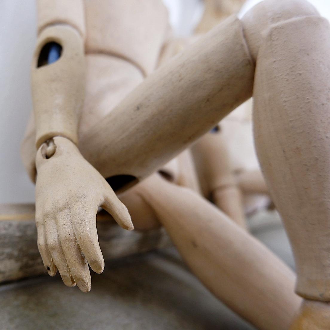 20th Century Couple of articulated terracotta mannequins For Sale