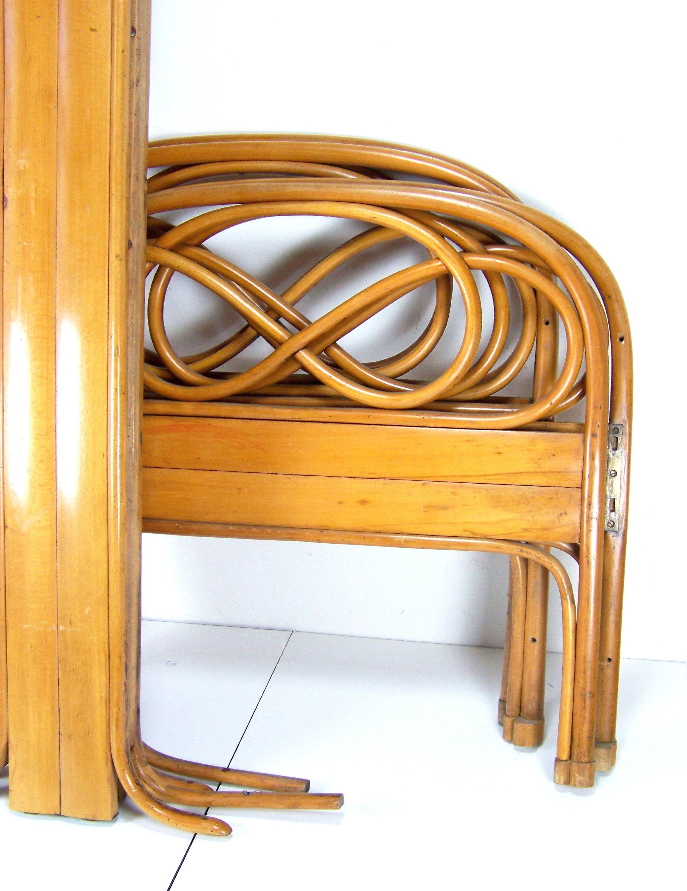 Manufactured in Austria by the Gebrüder Thonet company. Restored in the past, perfectly cleaned and re-polished with shellac polish.