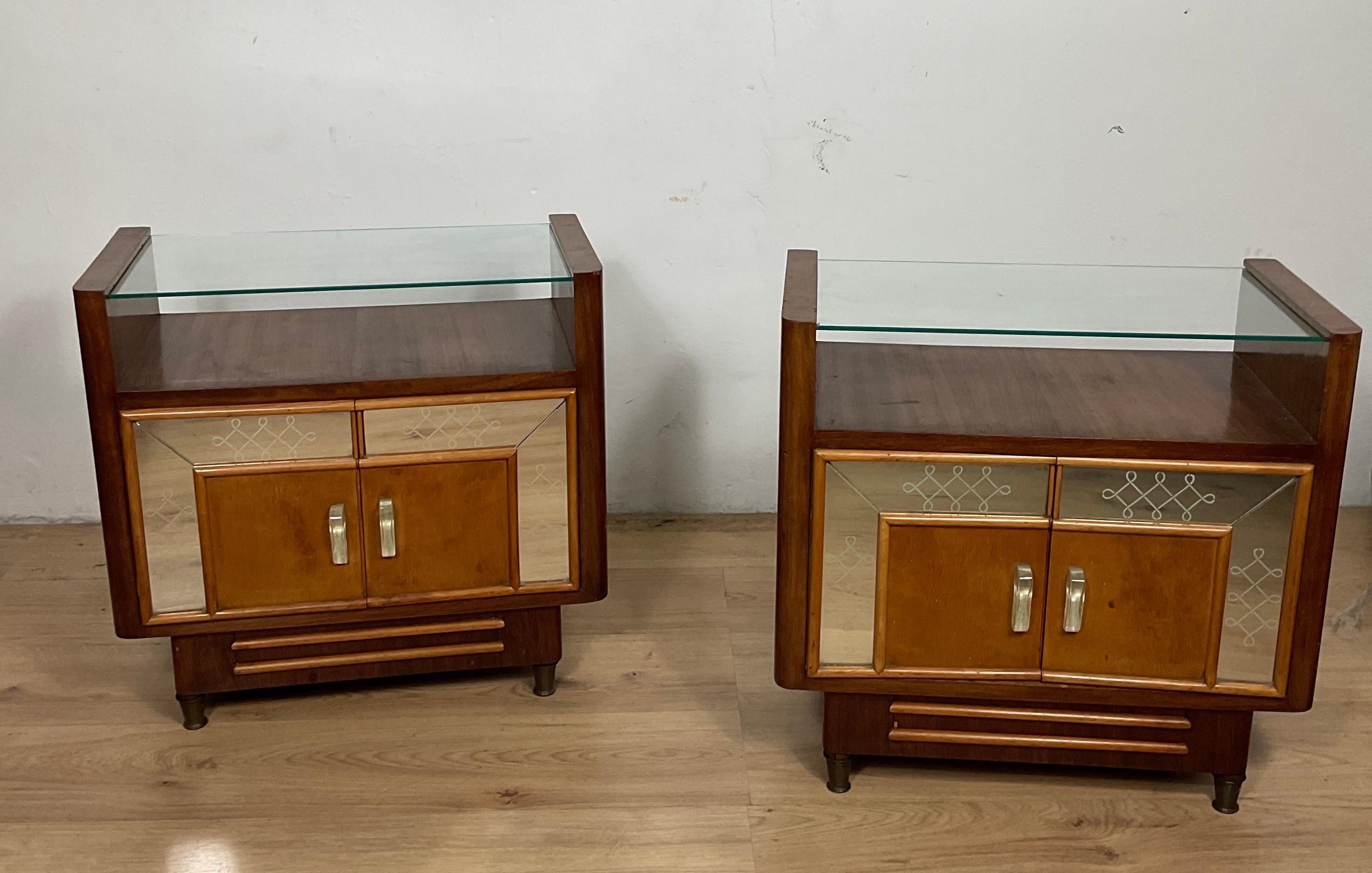 Milieu du XXe siècle Deux tables de chevet attribuables à Luigi Brusotti des années 40 en vente
