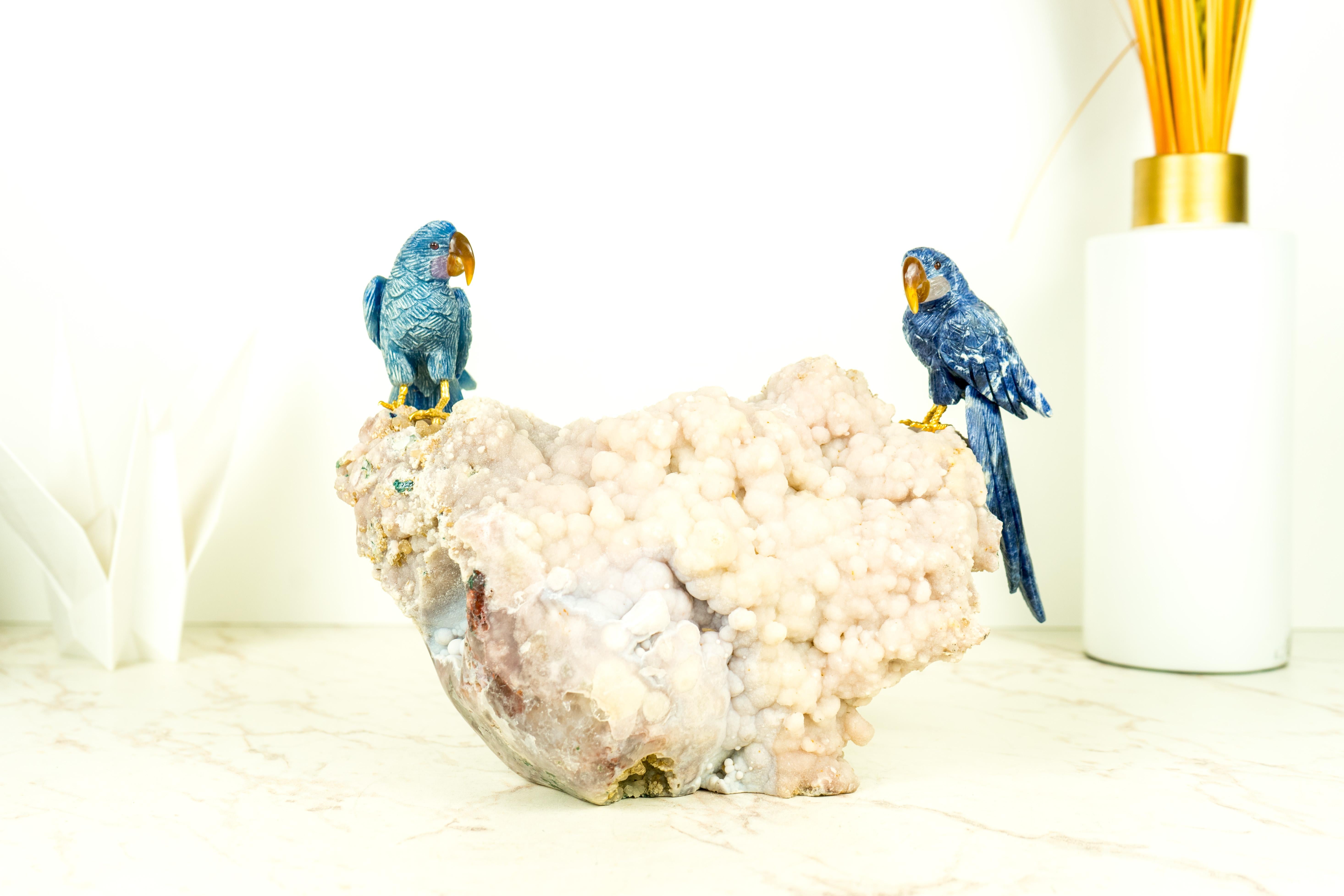 Depicting a charming couple of parrots, this piece by the world-renowned carver Venturini draws inspiration from Brazilian fauna and is crafted exclusively from the finest Brazilian Sodalite Quartz. This artwork will surely embellish any space,