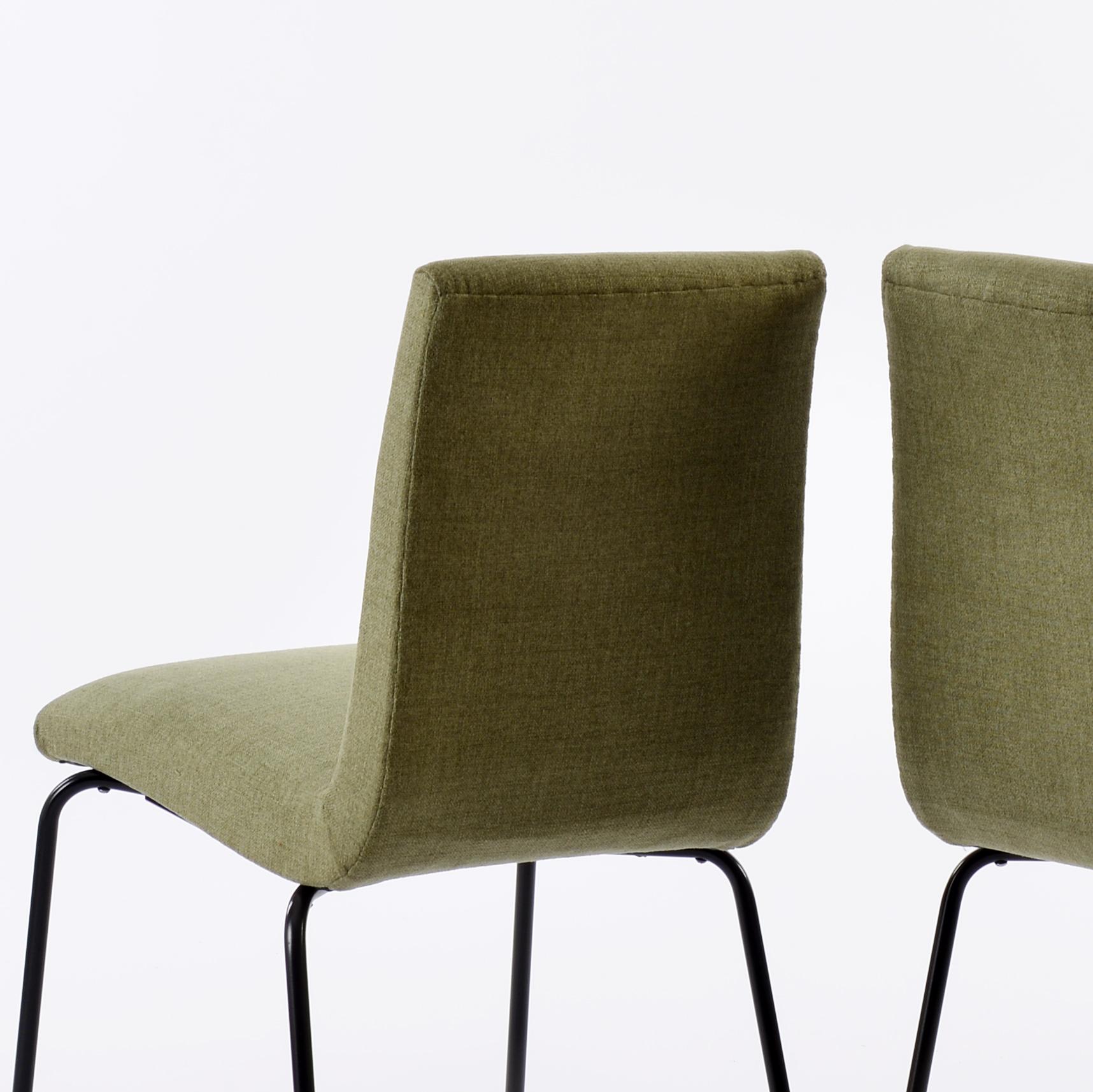 Paar Stühle entworfen von Pierre Guariche für Meurop (Metall) im Angebot