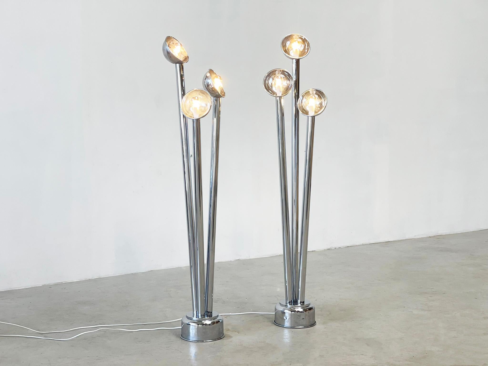Couple of elegant chrome floorlamps
What a beautiful pair.

This pair of lamps are from the 1970s. The lamps were probably made France in a small edition. The nice thing about these lamps that they have a contemporary luxurious feel. you can put