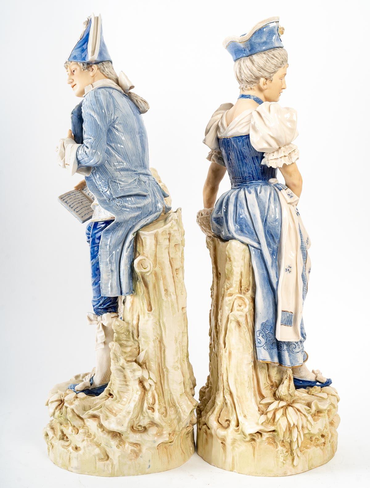 Couple of Elegants in Period dress, Porcelain.

Pair of porcelain sculpture representing a couple of elegant in period dress in blue colors, gallant scene of the early twentieth century.



Dimensions: H: 60cm, W: 23cm, D: 22cm.