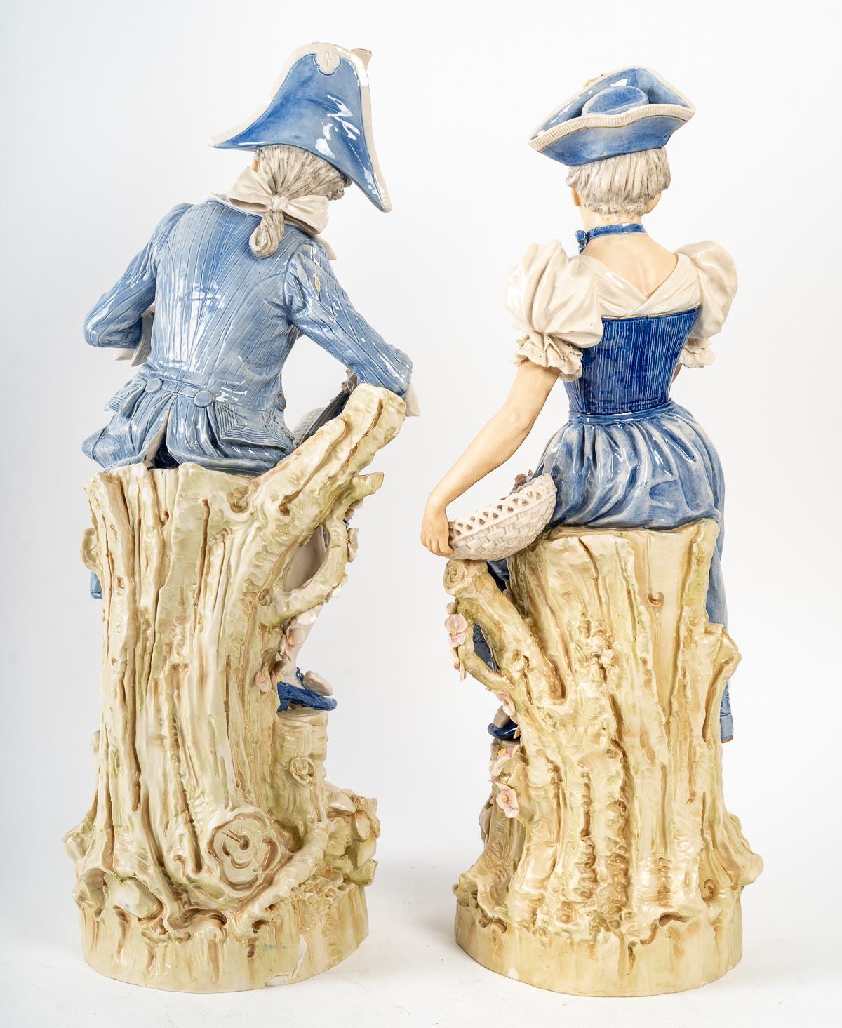 Louis XV Couple of Elegants in Period Dress, Porcelain