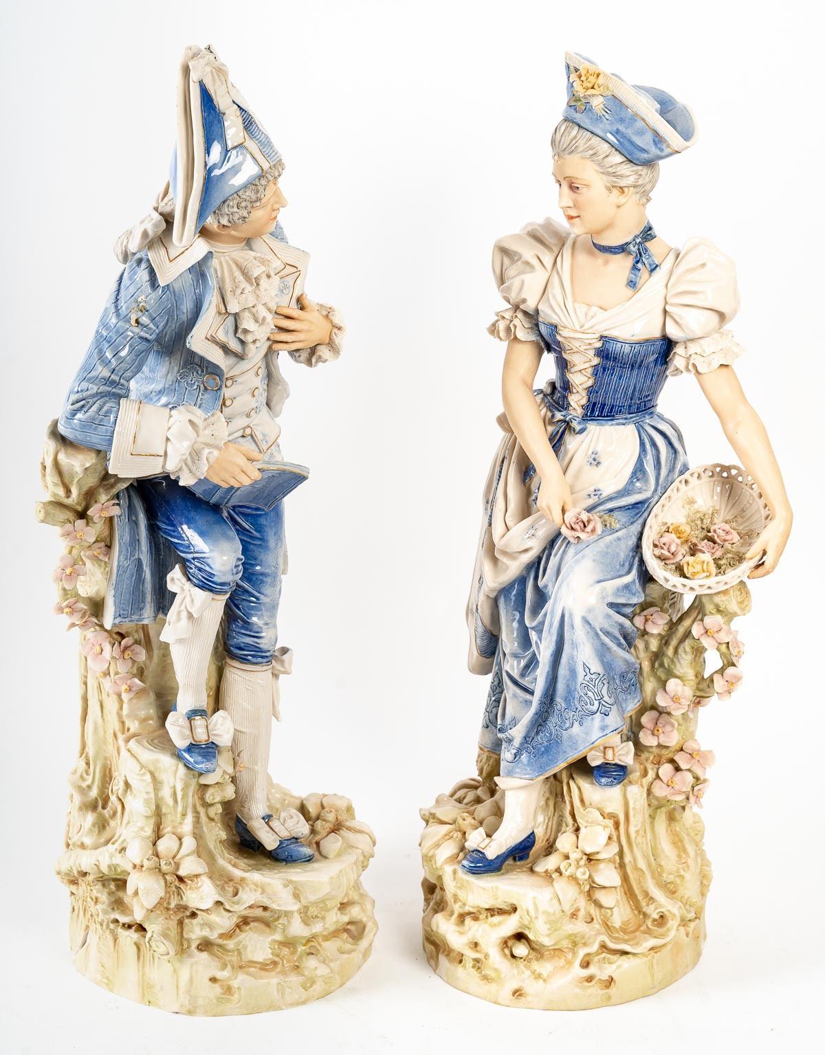Couple of Elegants in Period Dress, Porcelain In Good Condition In Saint-Ouen, FR