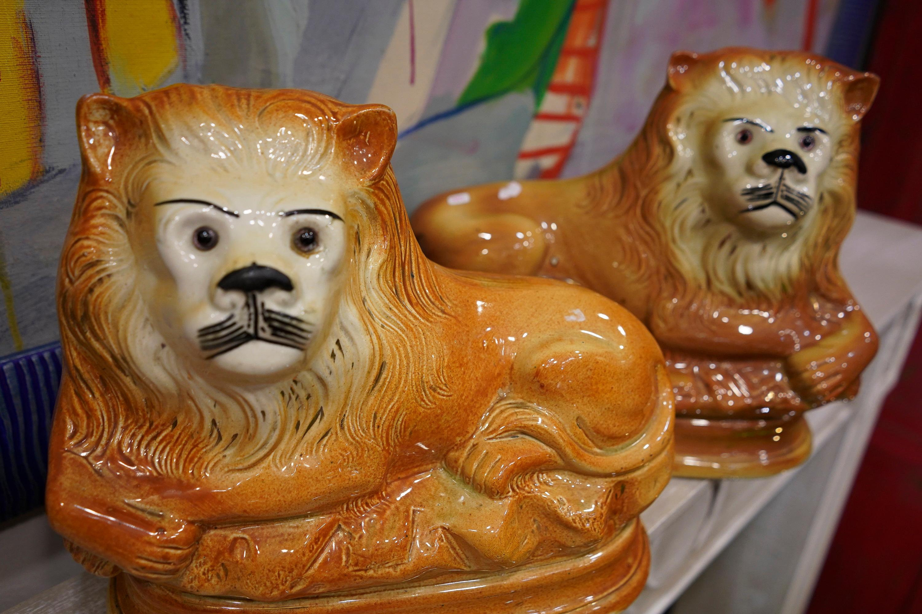 Couple of English Cinnamon Ceramic Lions Staffordshire Manufacture, Crystal Eyes 9