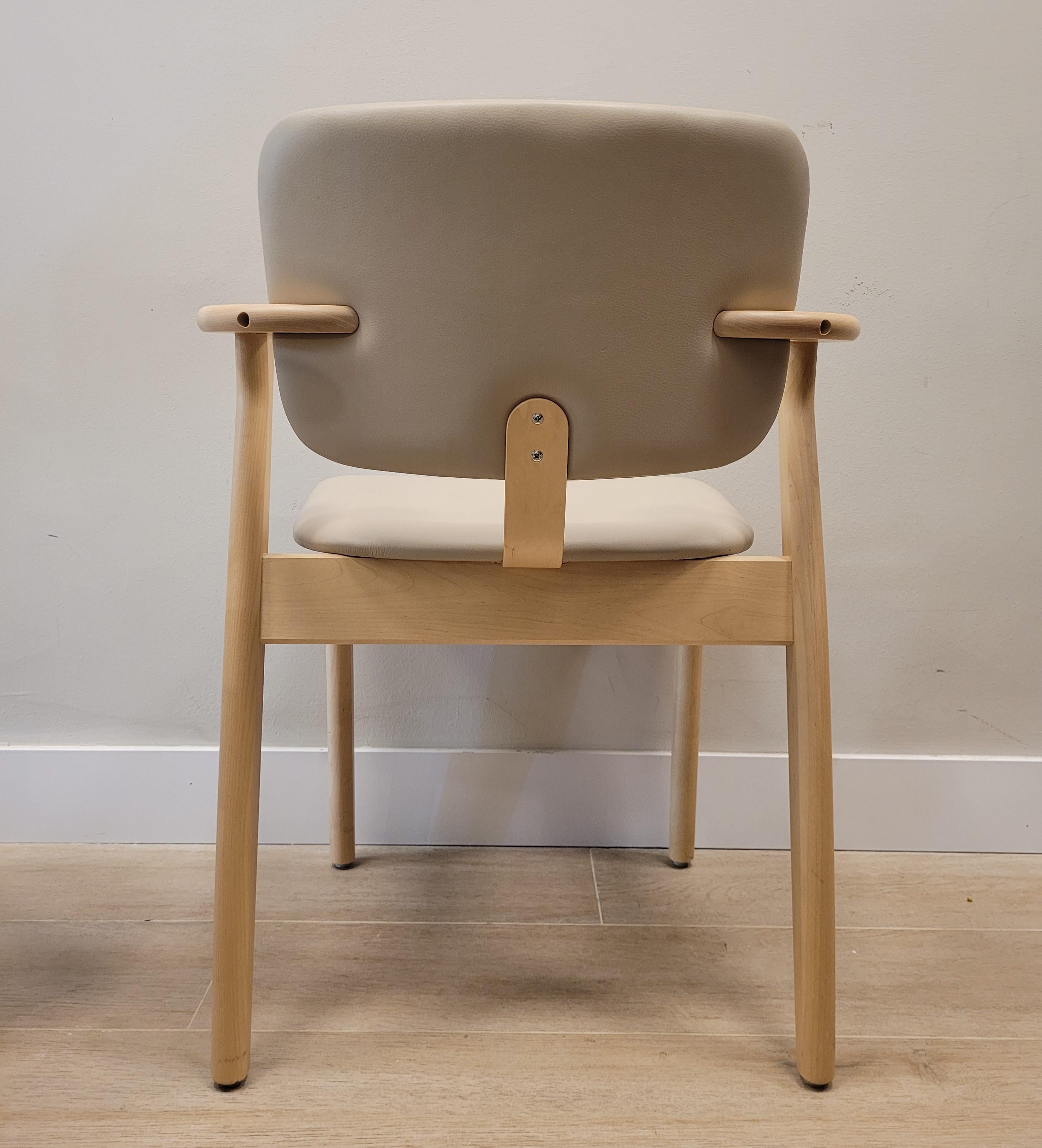 Couple of Finnish chairs by Ilmari Domus beige leather Birch wood For Sale 2