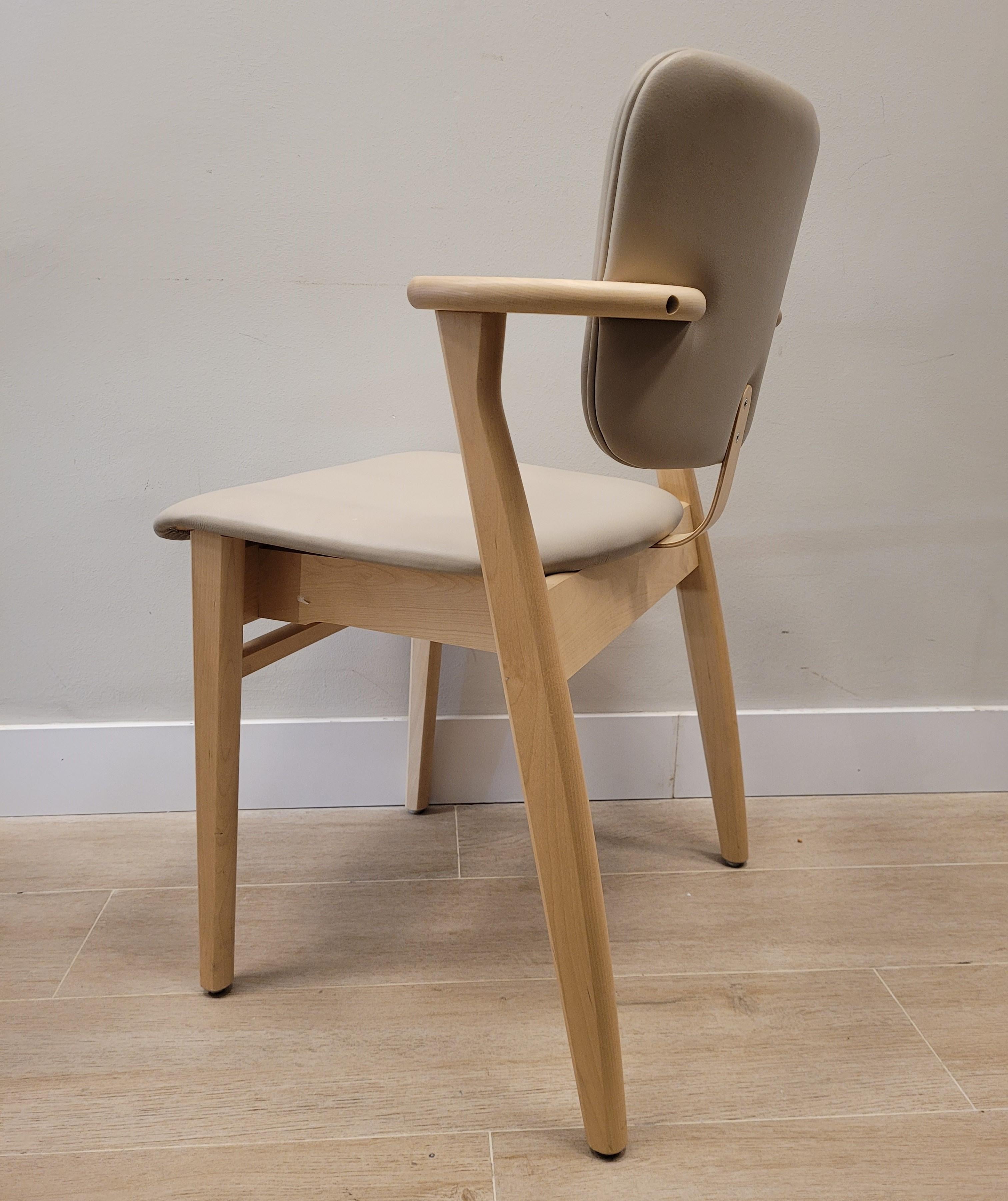Couple of Finnish chairs by Ilmari Domus beige leather Birch wood For Sale 3
