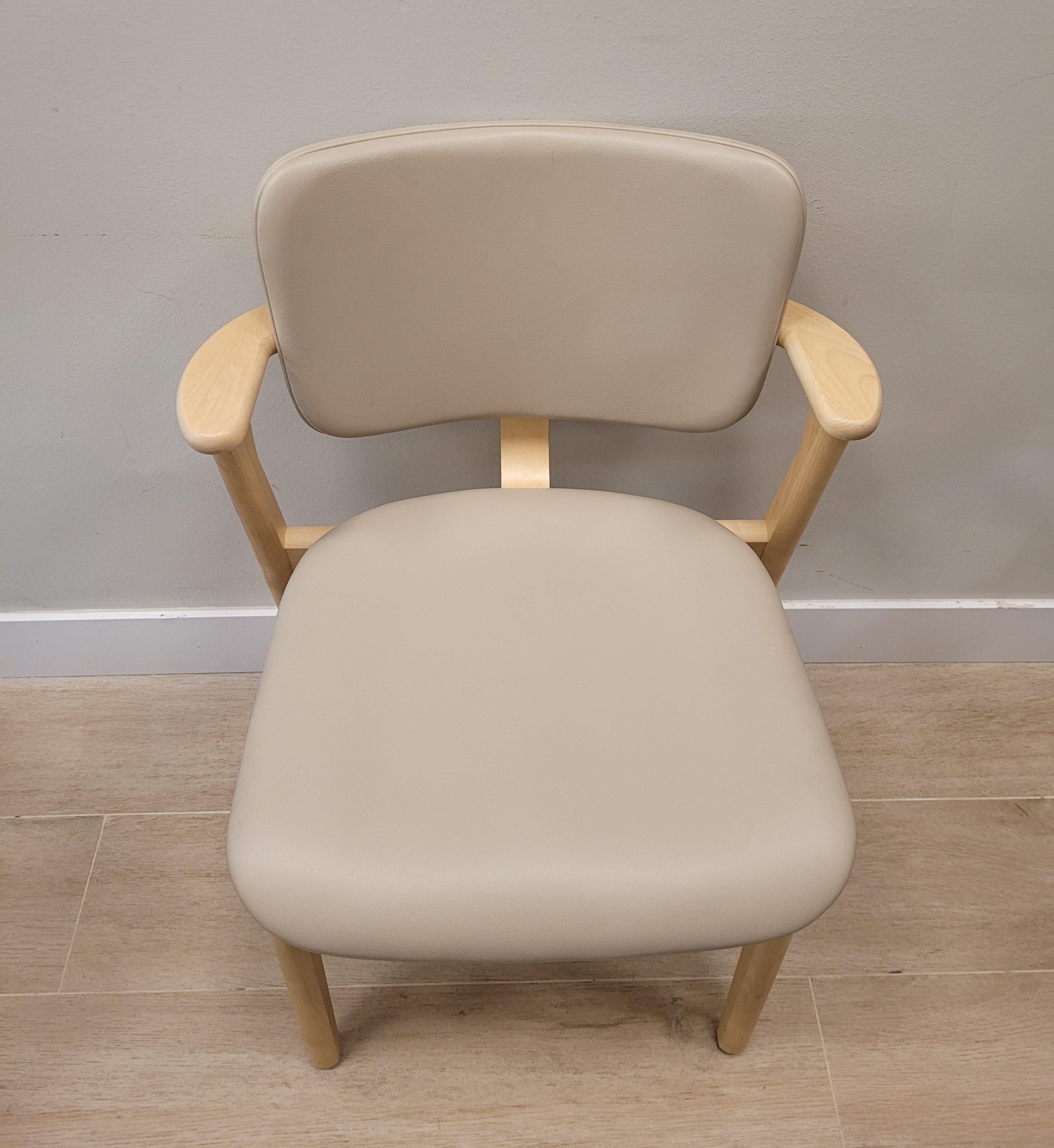 Couple of Finnish chairs by Ilmari Domus beige leather Birch wood For Sale 5
