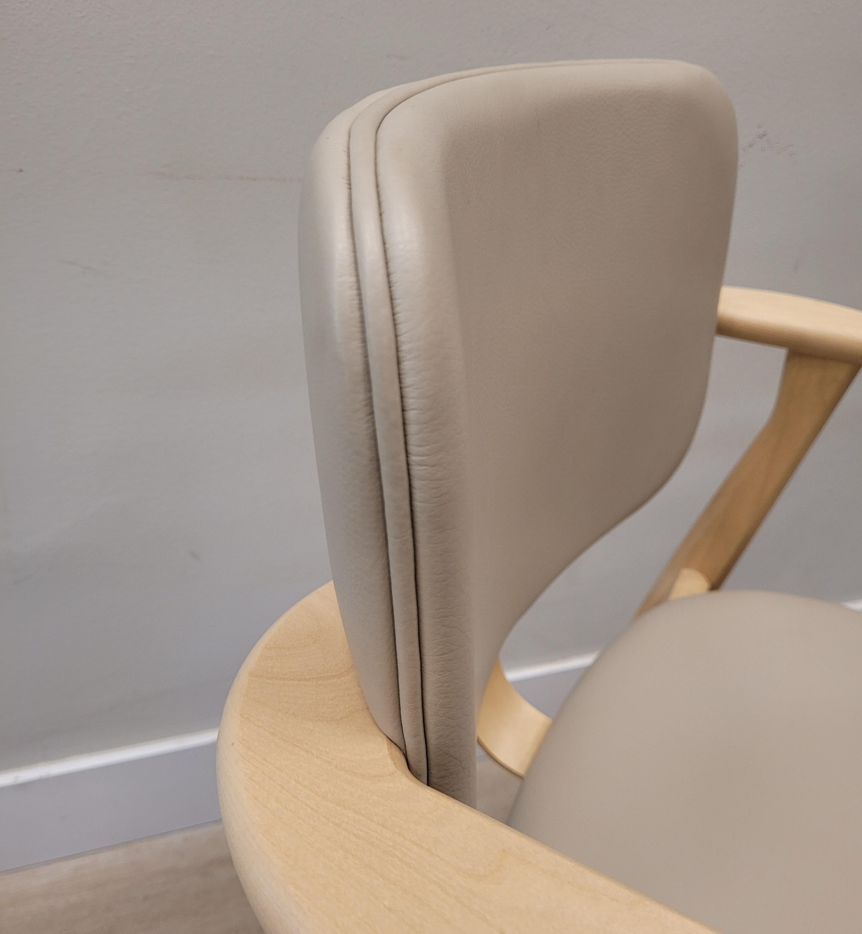 Couple of Finnish chairs by Ilmari Domus beige leather Birch wood For Sale 7