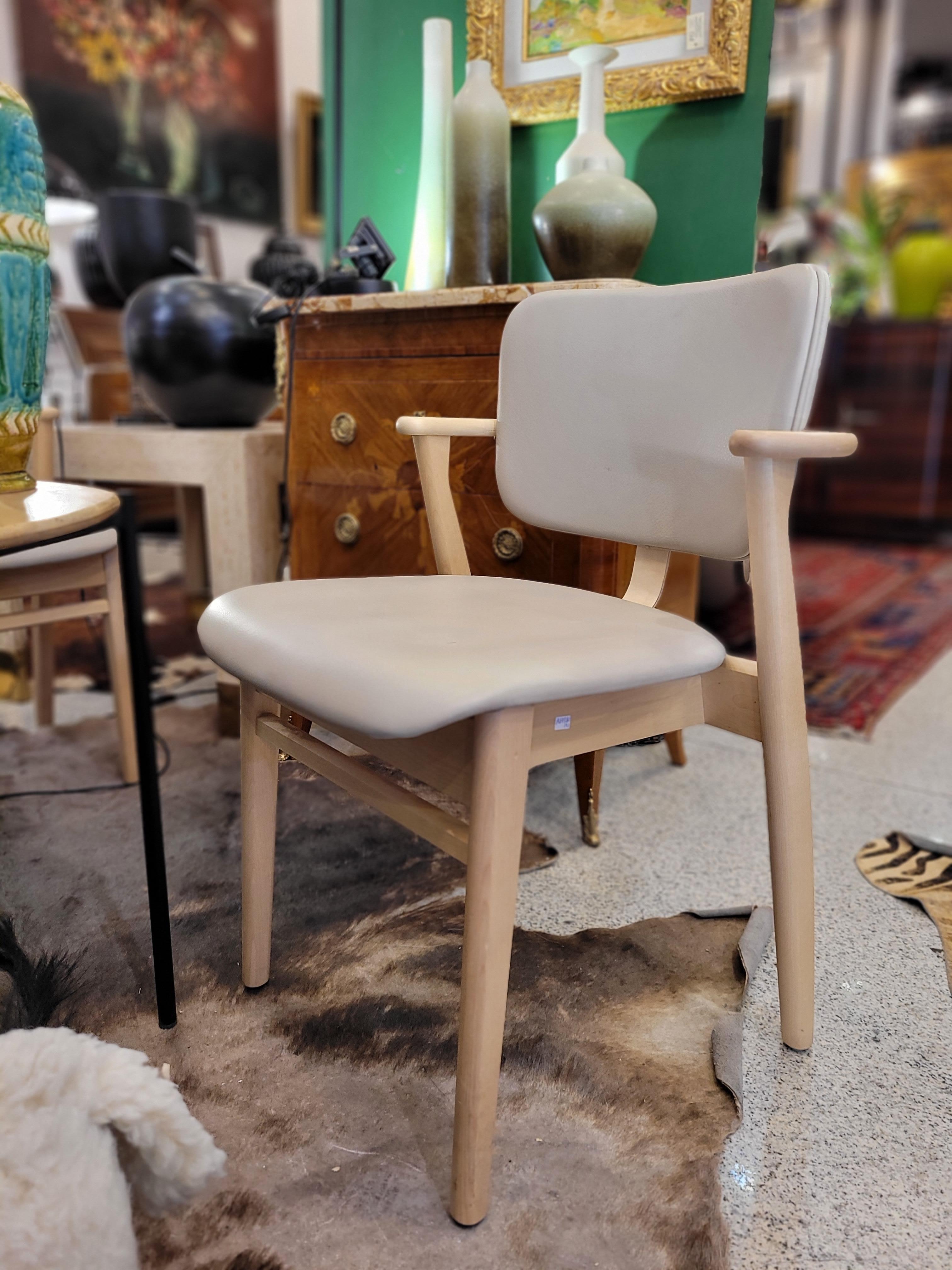 Couple of Finnish chairs by Ilmari Domus beige leather Birch wood For Sale 12