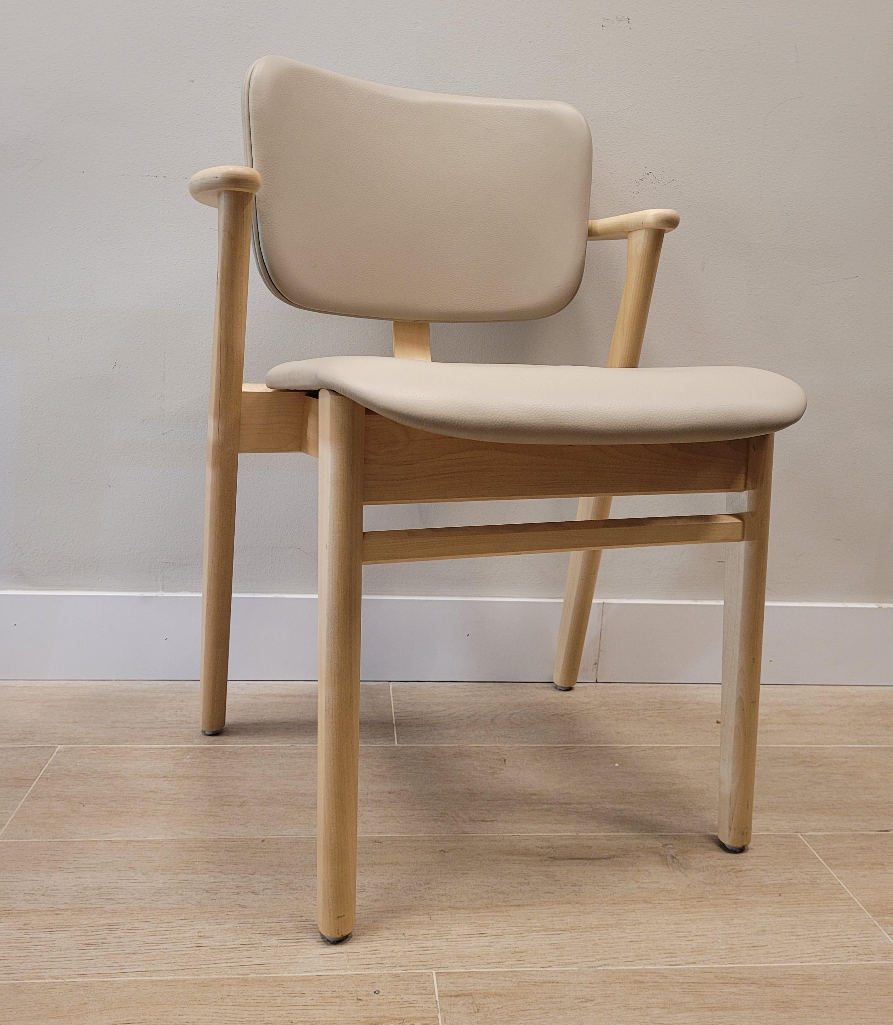 Mid-20th Century Couple of Finnish chairs by Ilmari Domus beige leather Birch wood For Sale