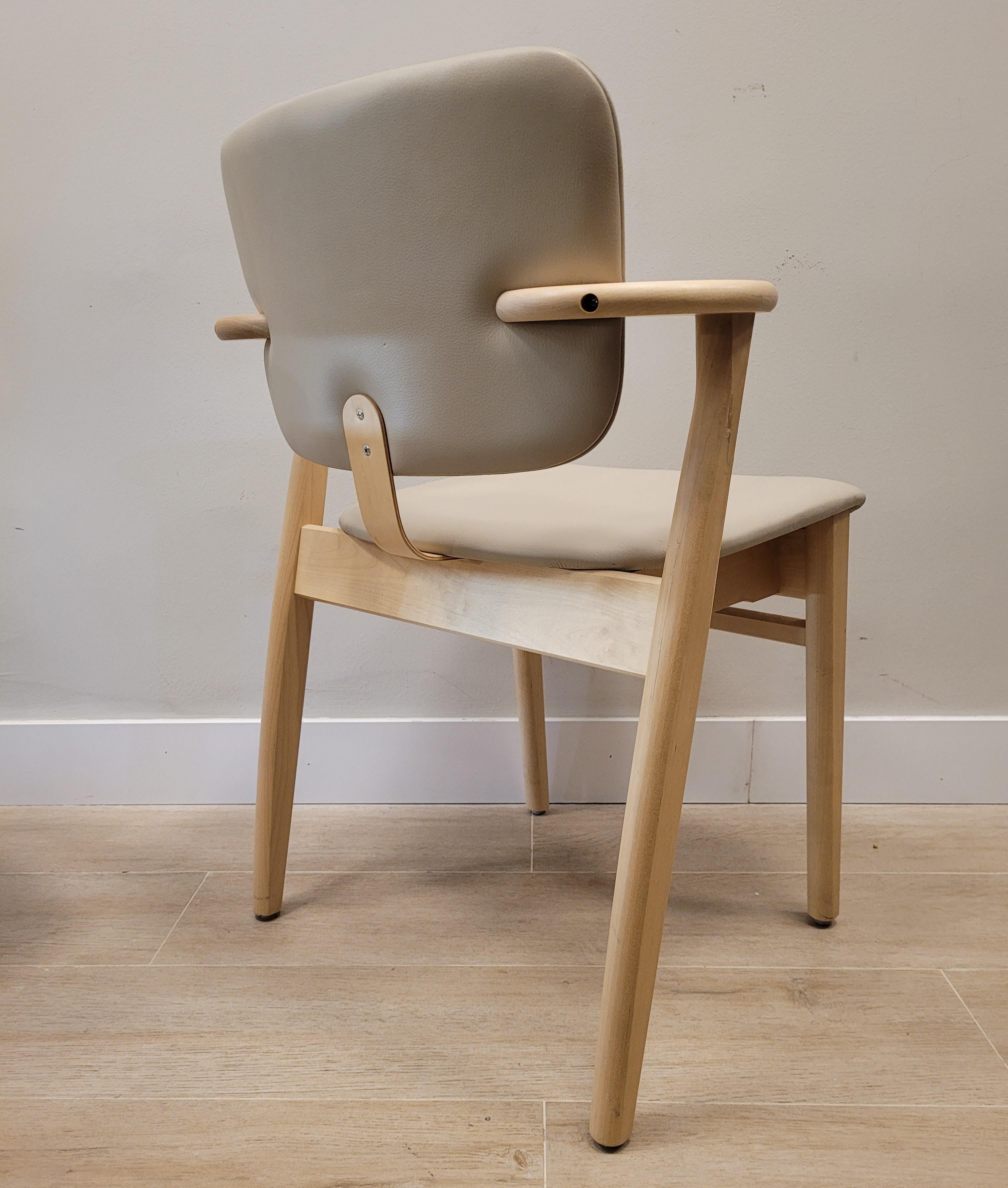Couple of Finnish chairs by Ilmari Domus beige leather Birch wood For Sale 1