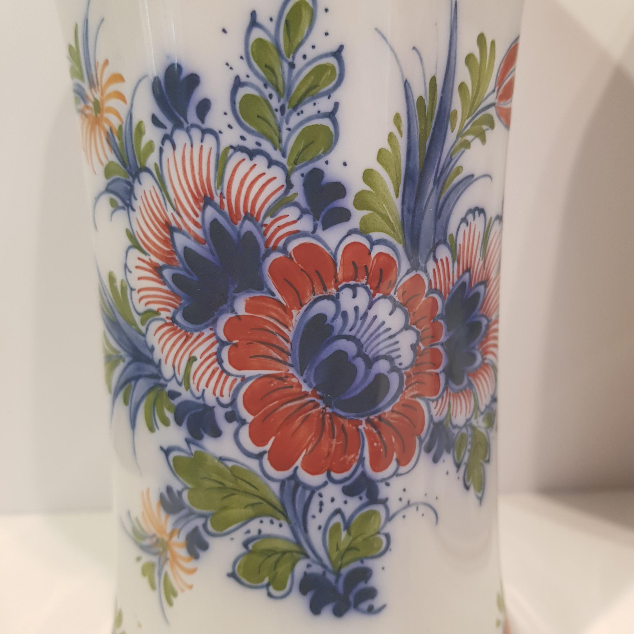 Dutch Couple of Hand-Painted Zenith Gouda Porcelain Vases For Sale