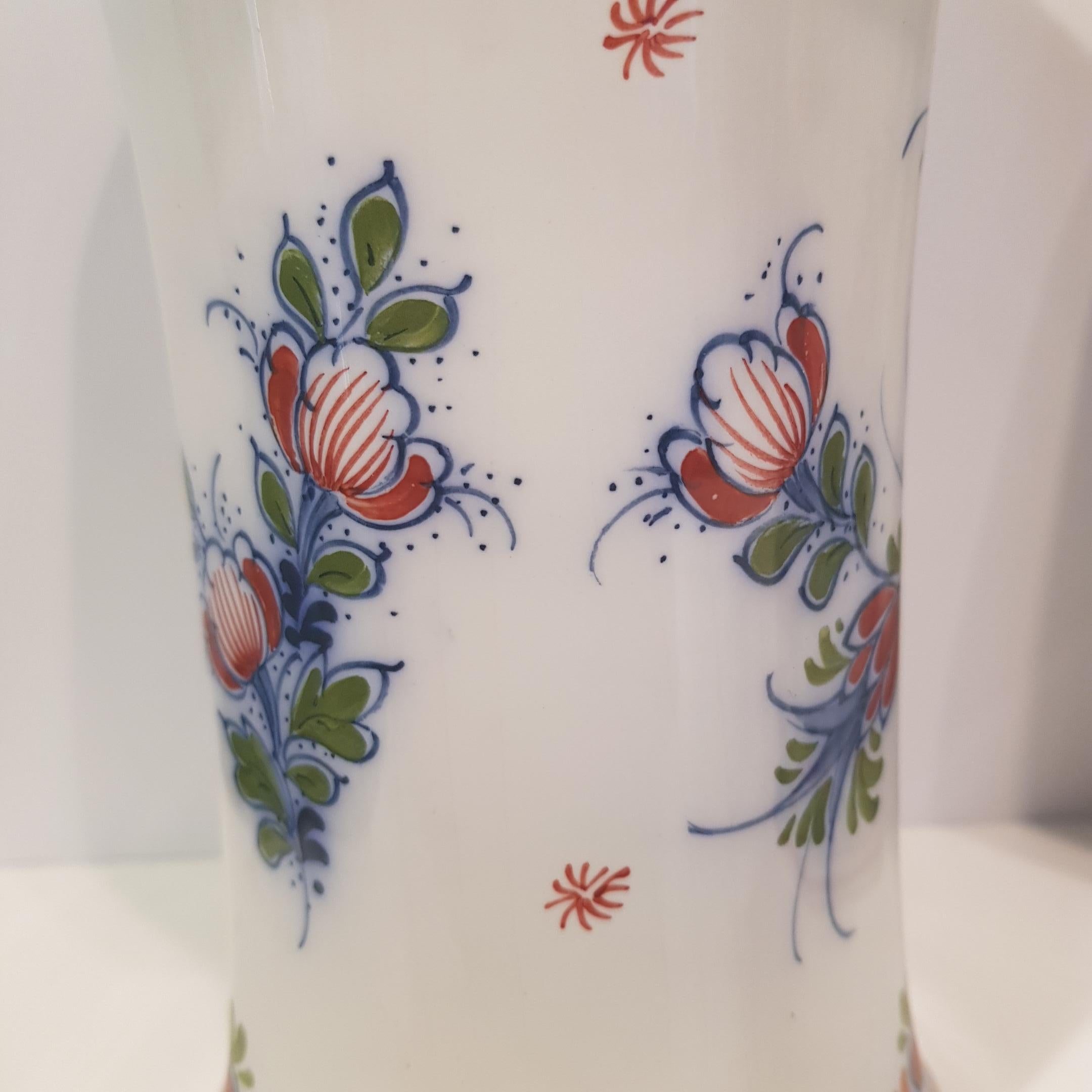 Hand-Crafted Couple of Hand-Painted Zenith Gouda Porcelain Vases For Sale
