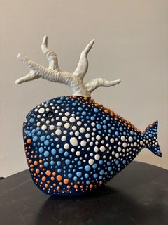 Un paio di pesci tropicali estivi fatti a mano. Realizzato a mano in Italia. 2026. Ceramica