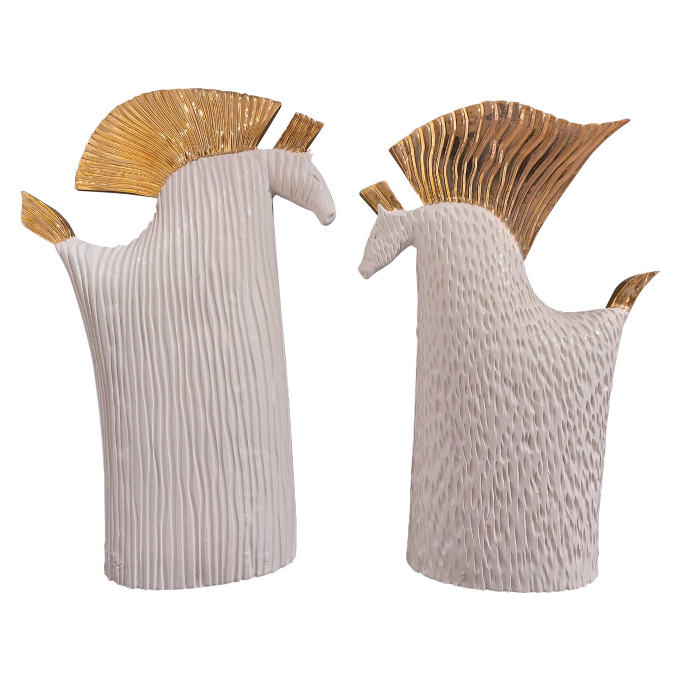 Coppia di cavalli in ceramica, centrotavola fatto a mano in Italia senza stampo, 2023