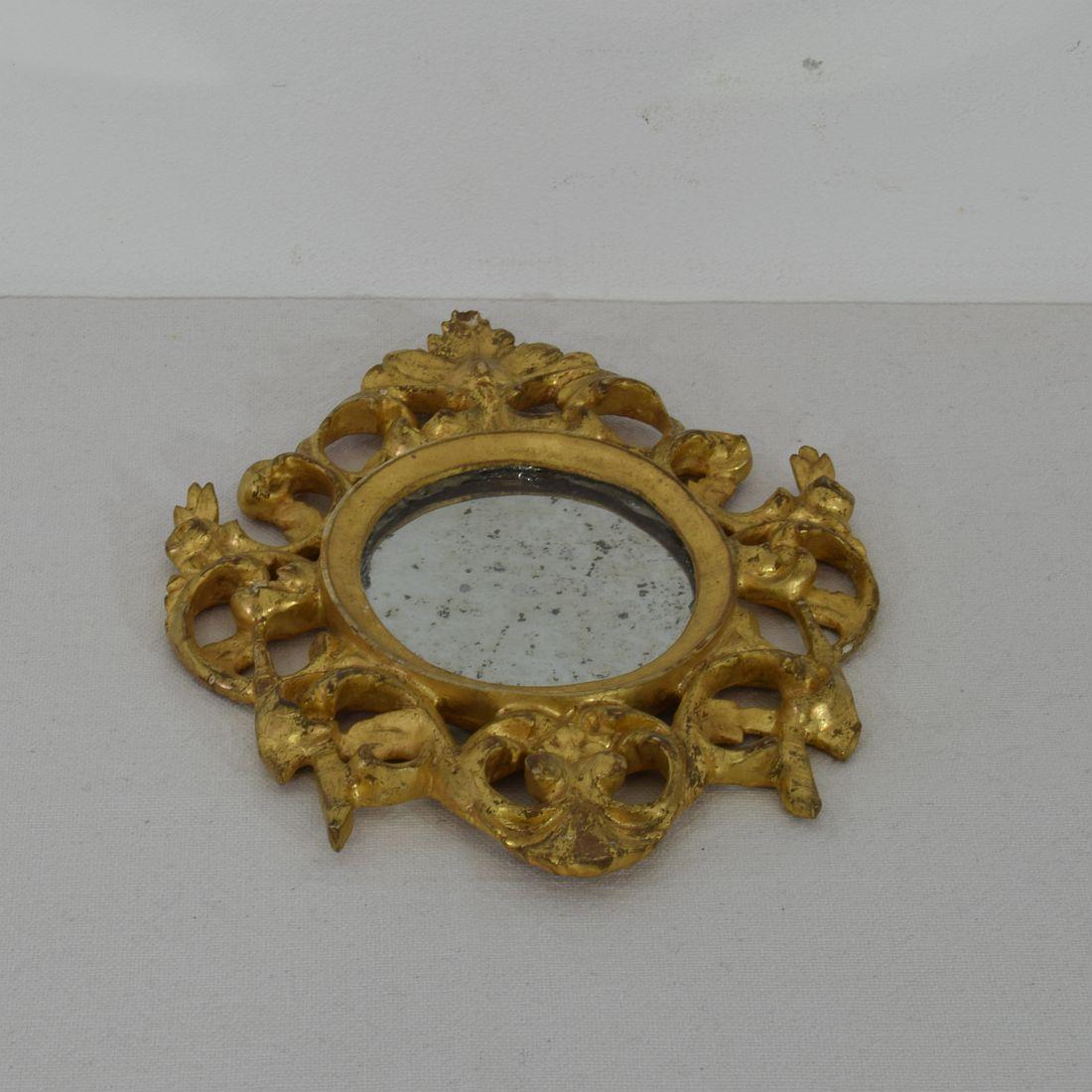 Couple of Italian 18th Century Giltwood Baroque Miniature Mirrors In Good Condition In Buisson, FR