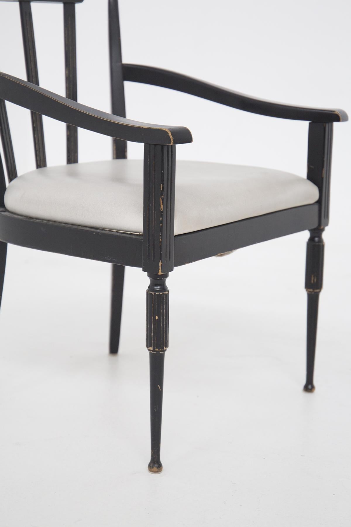 Mid-Century moderno Coppia di poltrone italiane d'epoca in Wood Wood e pelle bianca in vendita