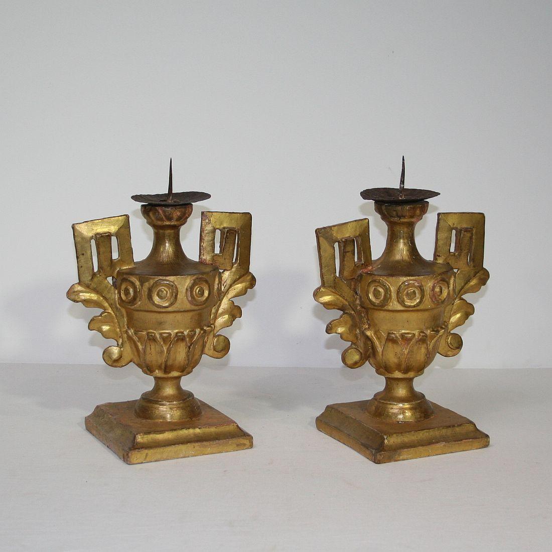 Couple of Late 18th Century Italian Giltwood Neoclassical Candlesticks 1