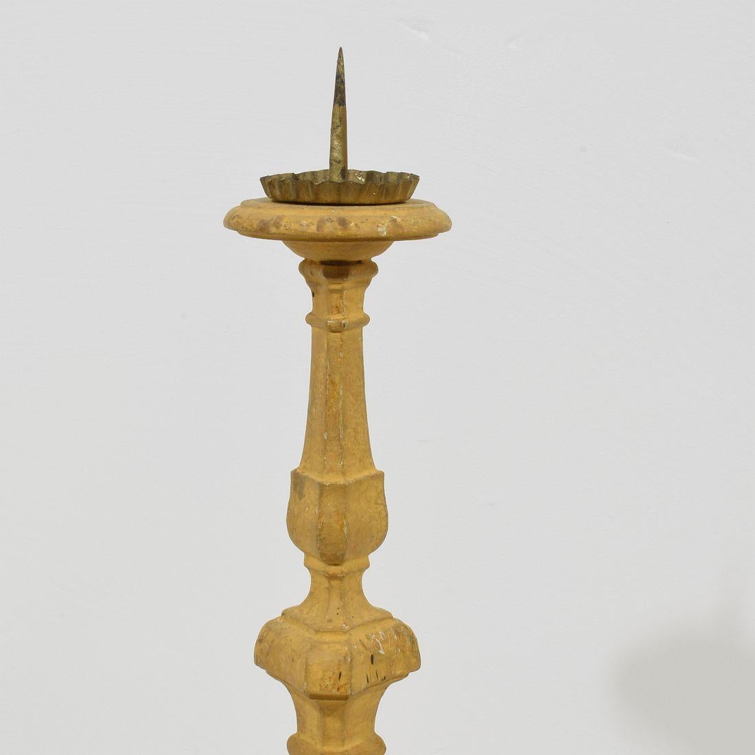 Coppia di portacandele in legno dorato neoclassico italiano della fine del XVIII secolo in vendita 7