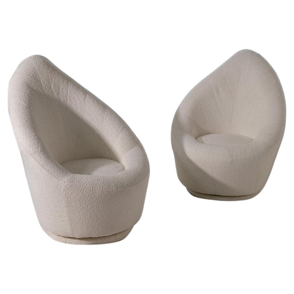 Couple de fauteuils bouclés français en forme de feuilles en vente